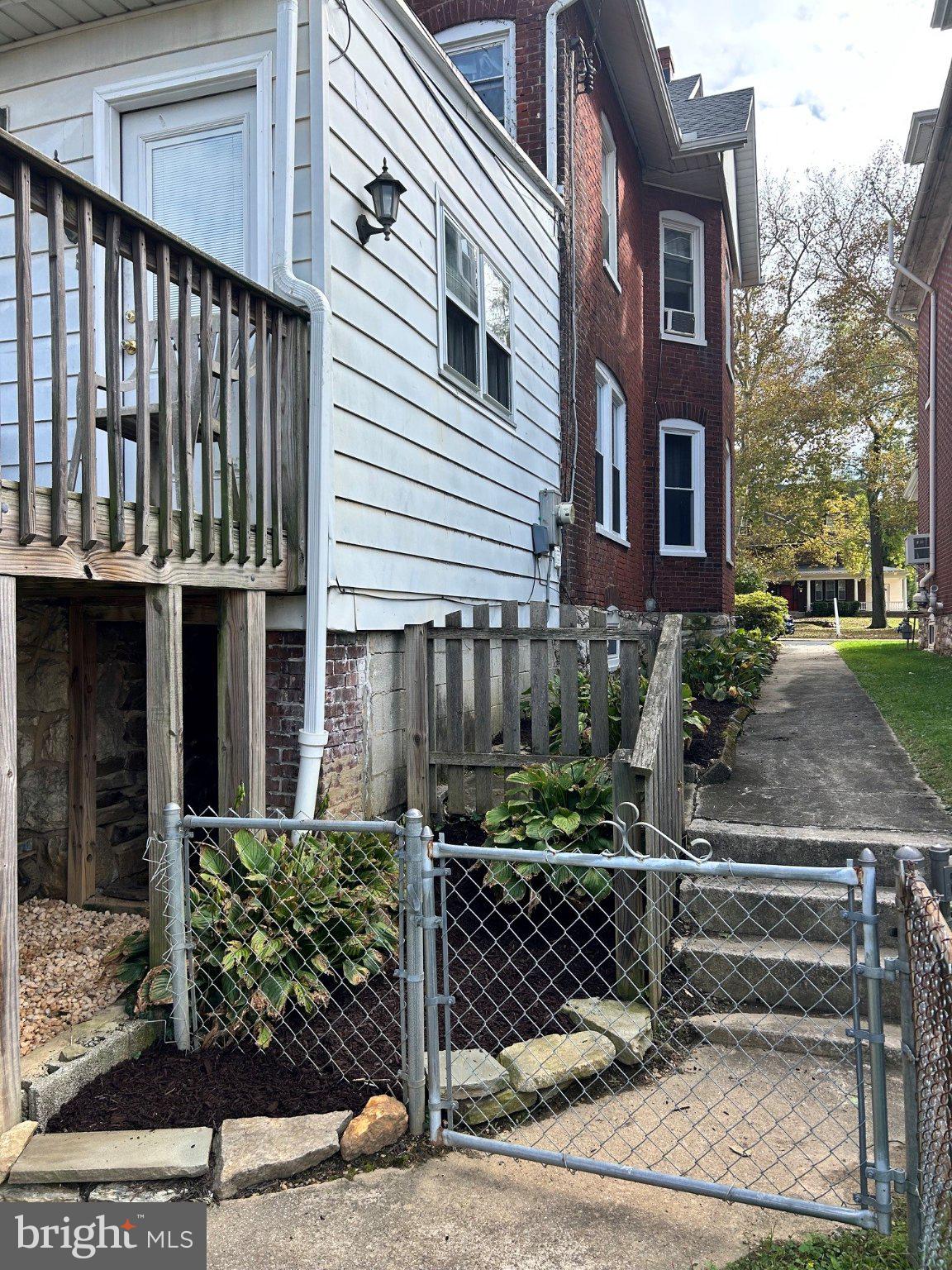 1249 E LINCOLN HIGHWAY