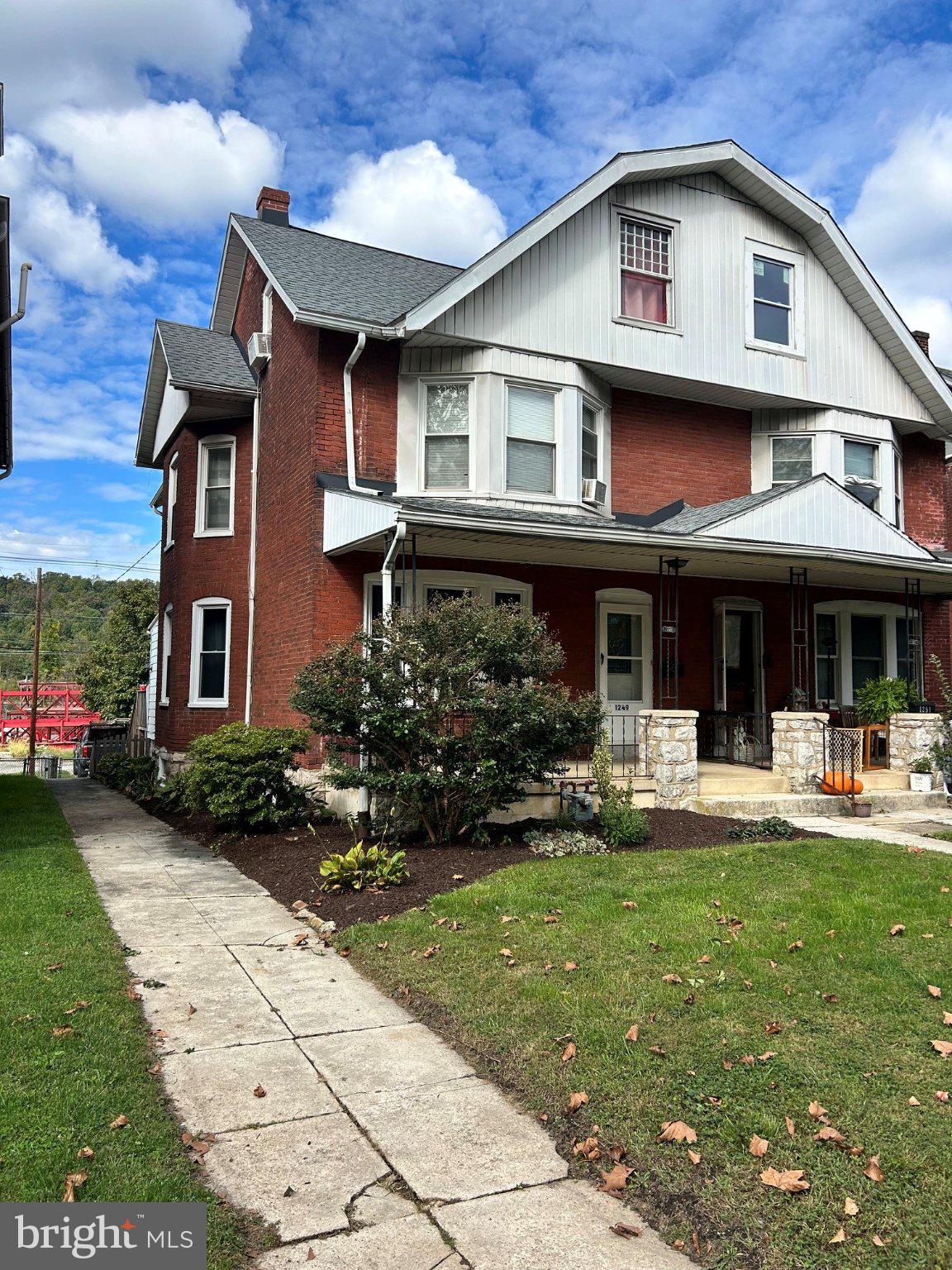 1249 E LINCOLN HIGHWAY