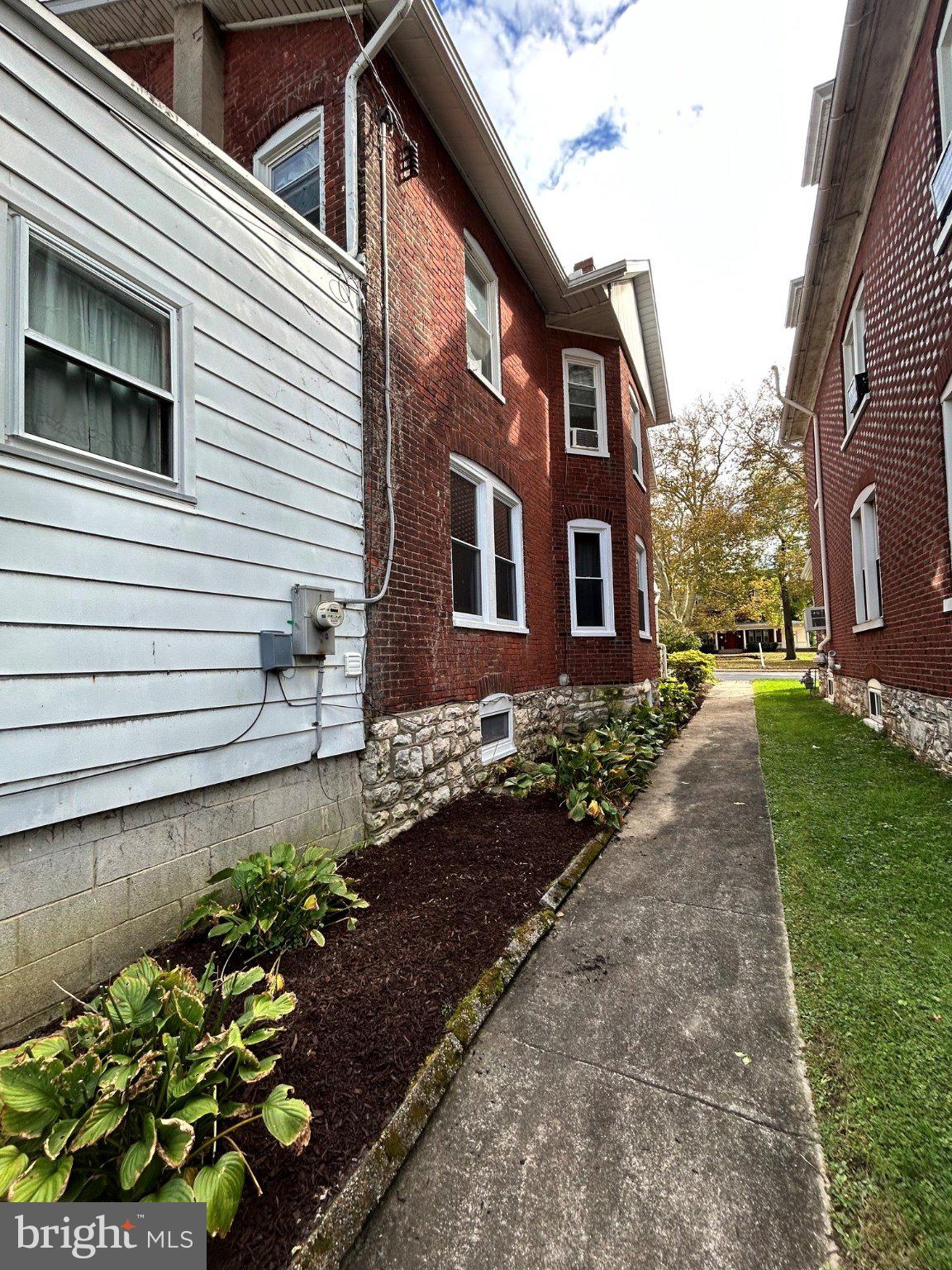 1249 E LINCOLN HIGHWAY