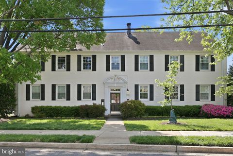 Photo of 2900 13th Street S #102, ARLINGTON, VA 22204 (MLS # VAAR2072460)