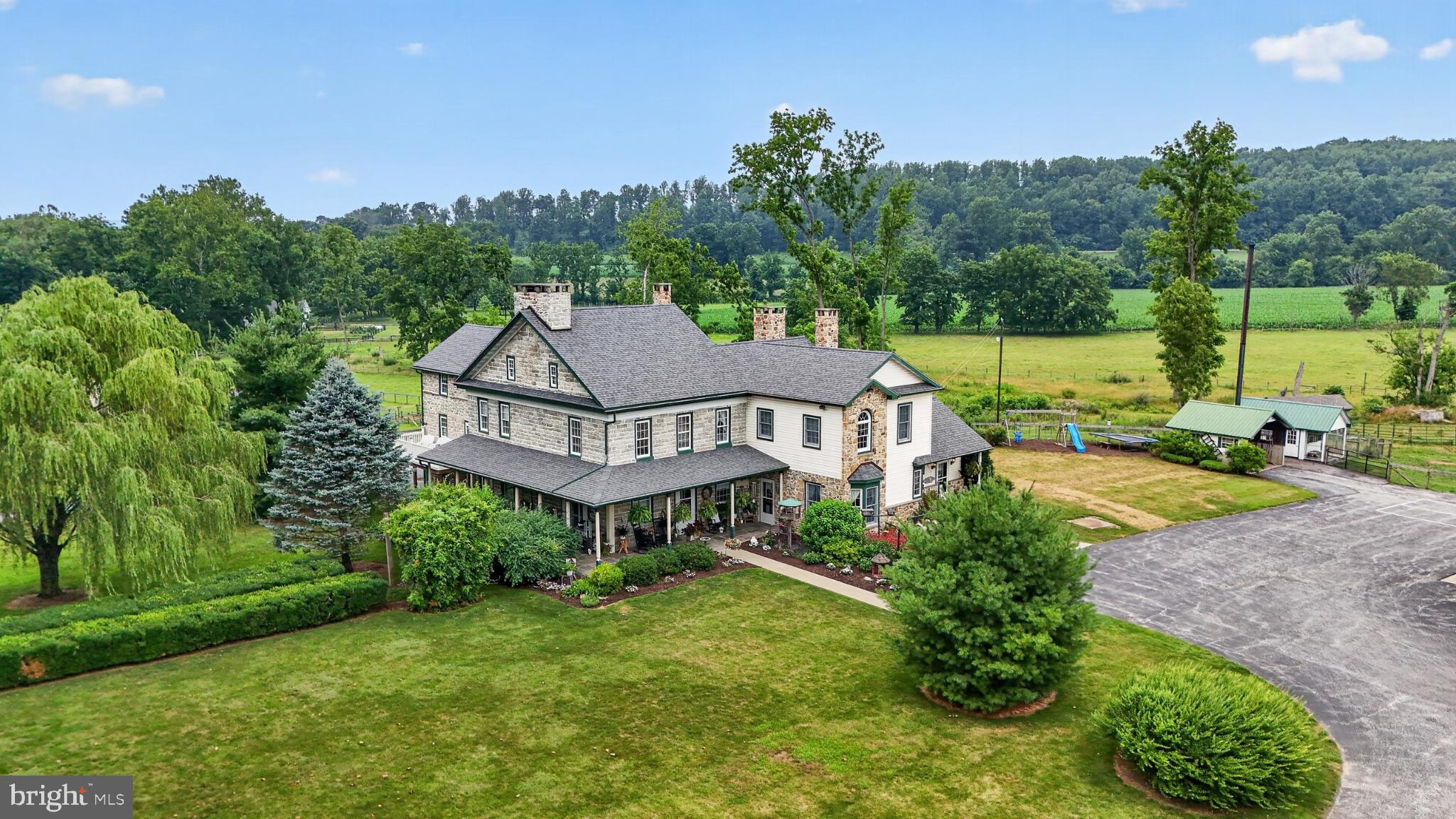1505 W KINGS HIGHWAY