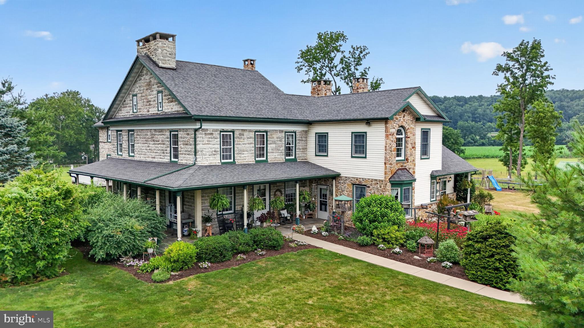 1505 W KINGS HIGHWAY