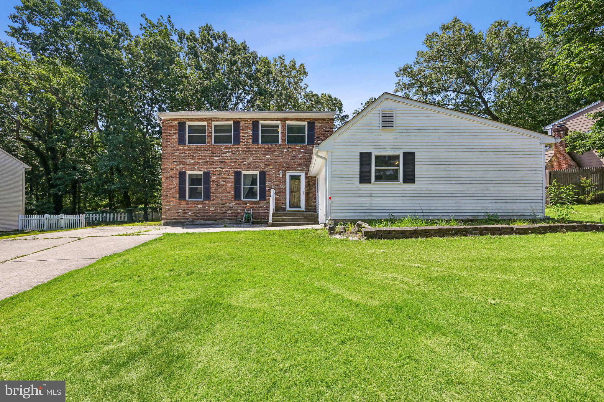 831 LAUREL STREET