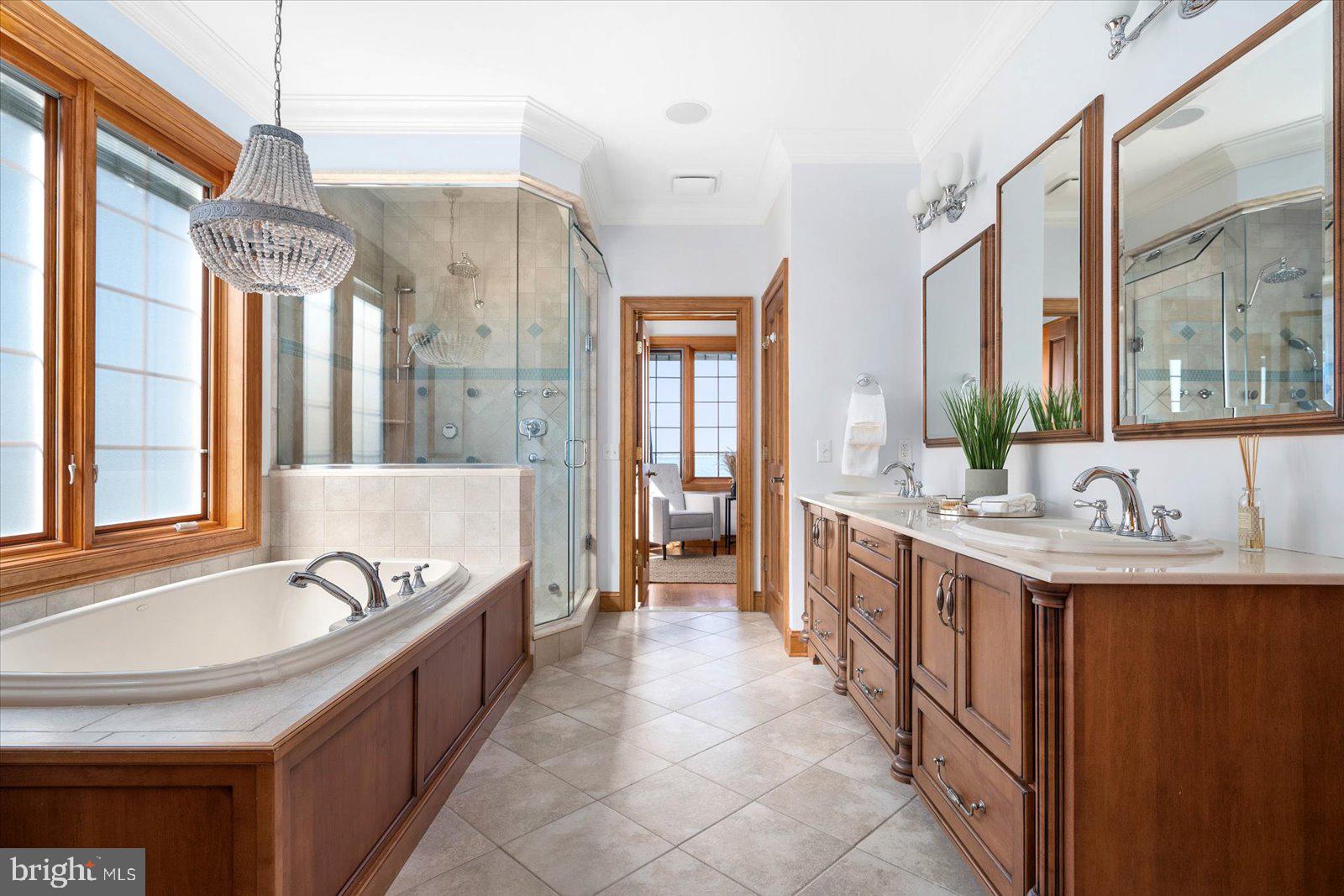 BAY COLONY - Residential