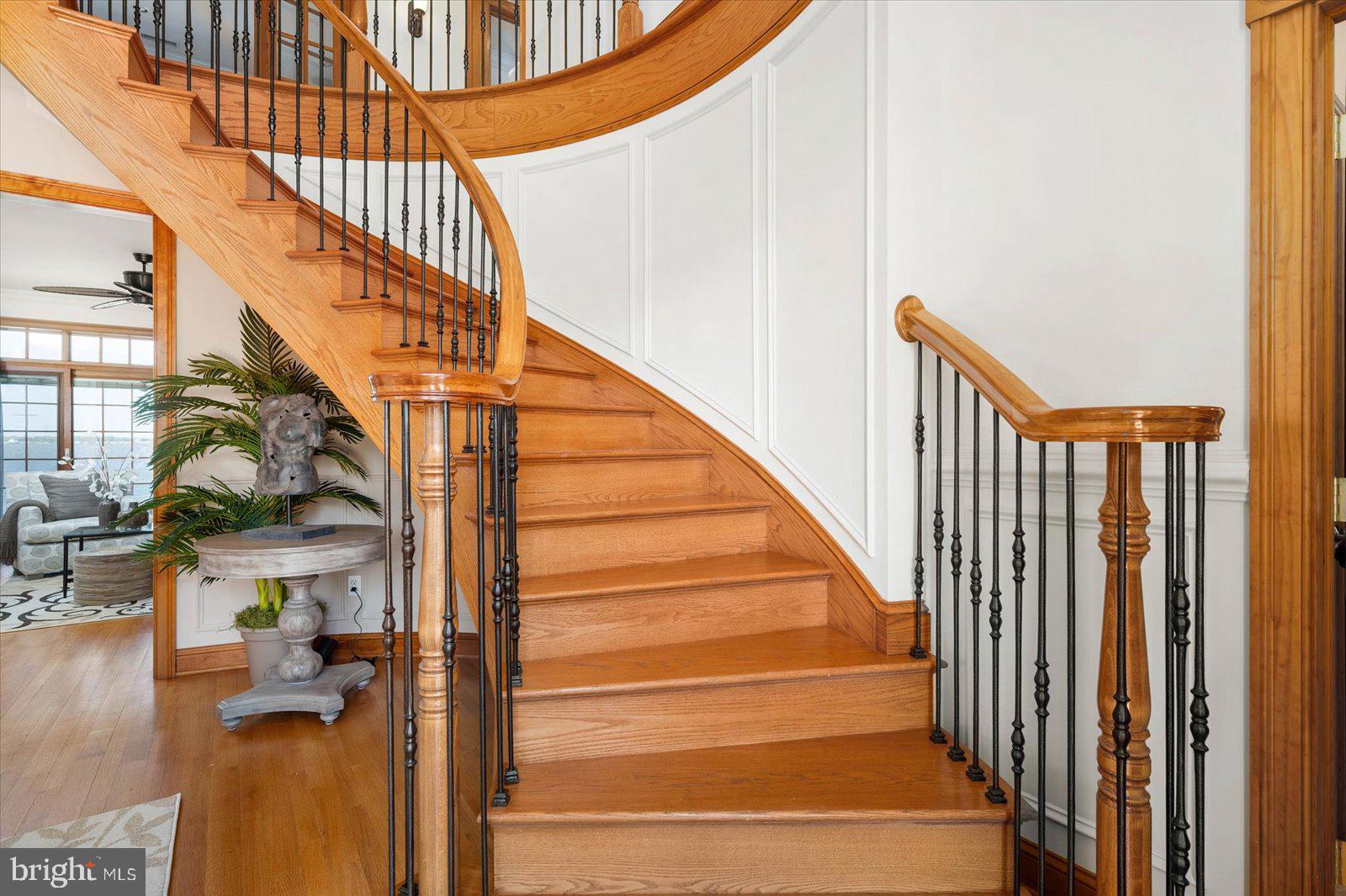 BAY COLONY - Residential