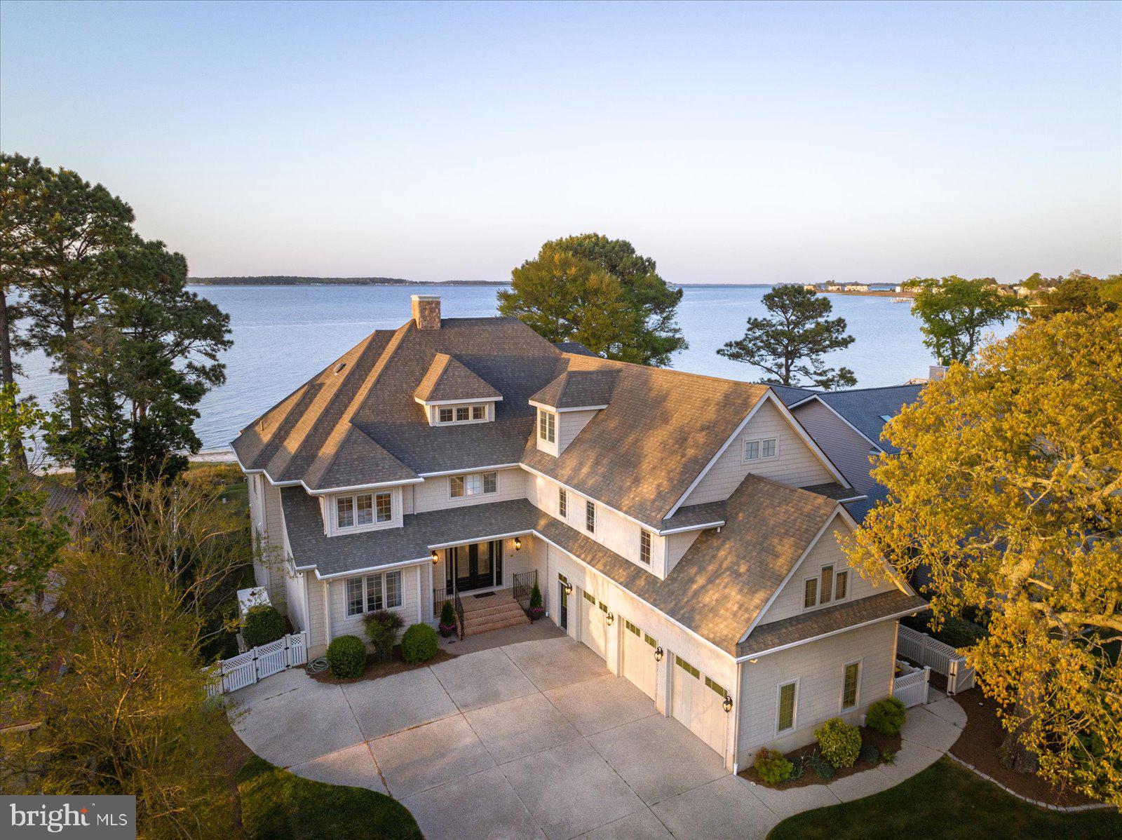 BAY COLONY - Residential