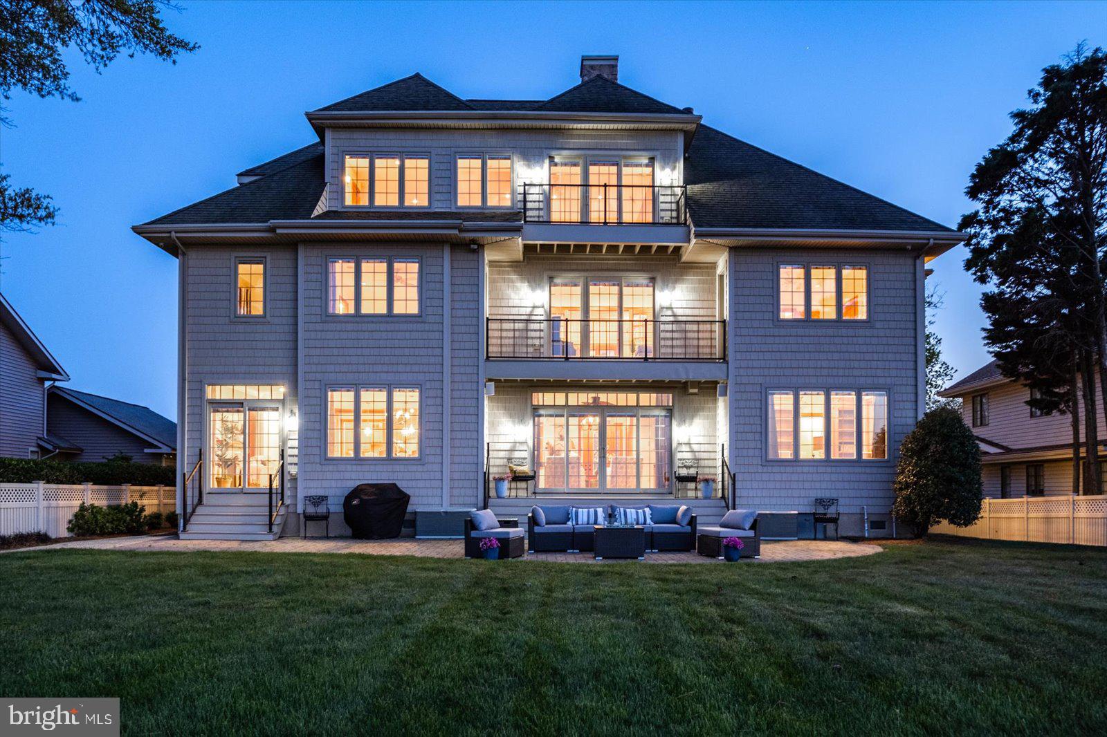 BAY COLONY - Residential