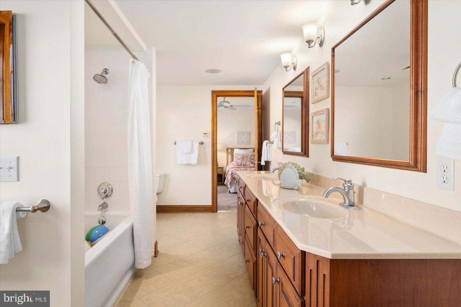 BAY COLONY - Residential