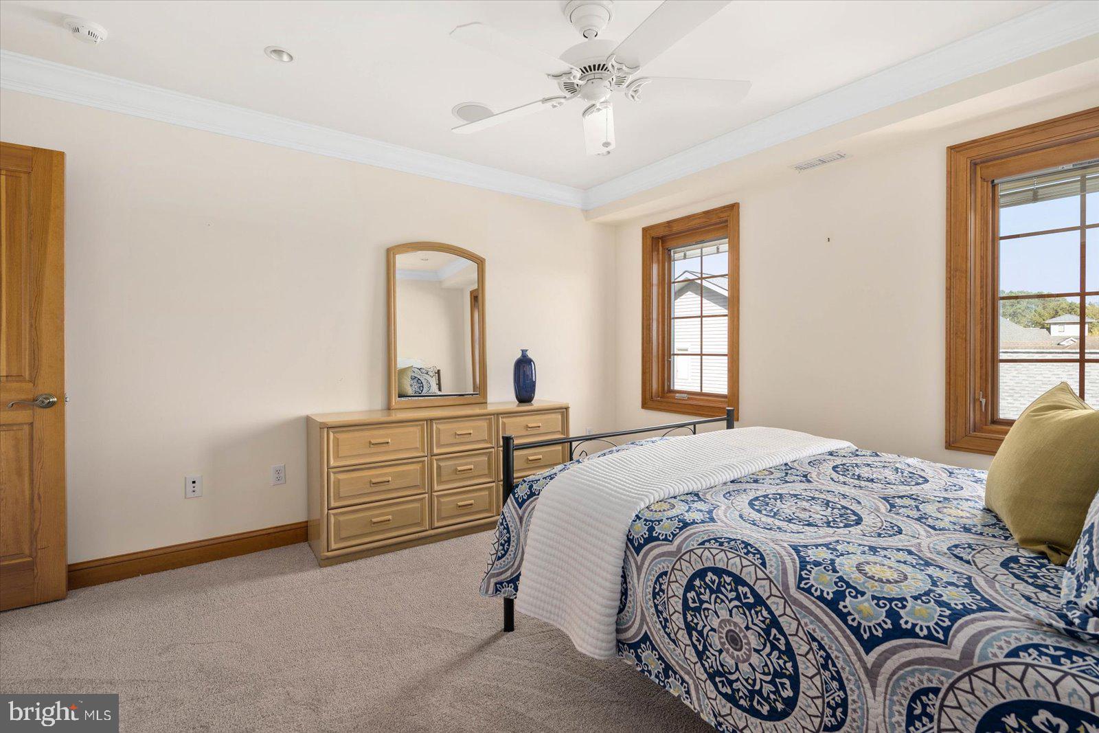 BAY COLONY - Residential