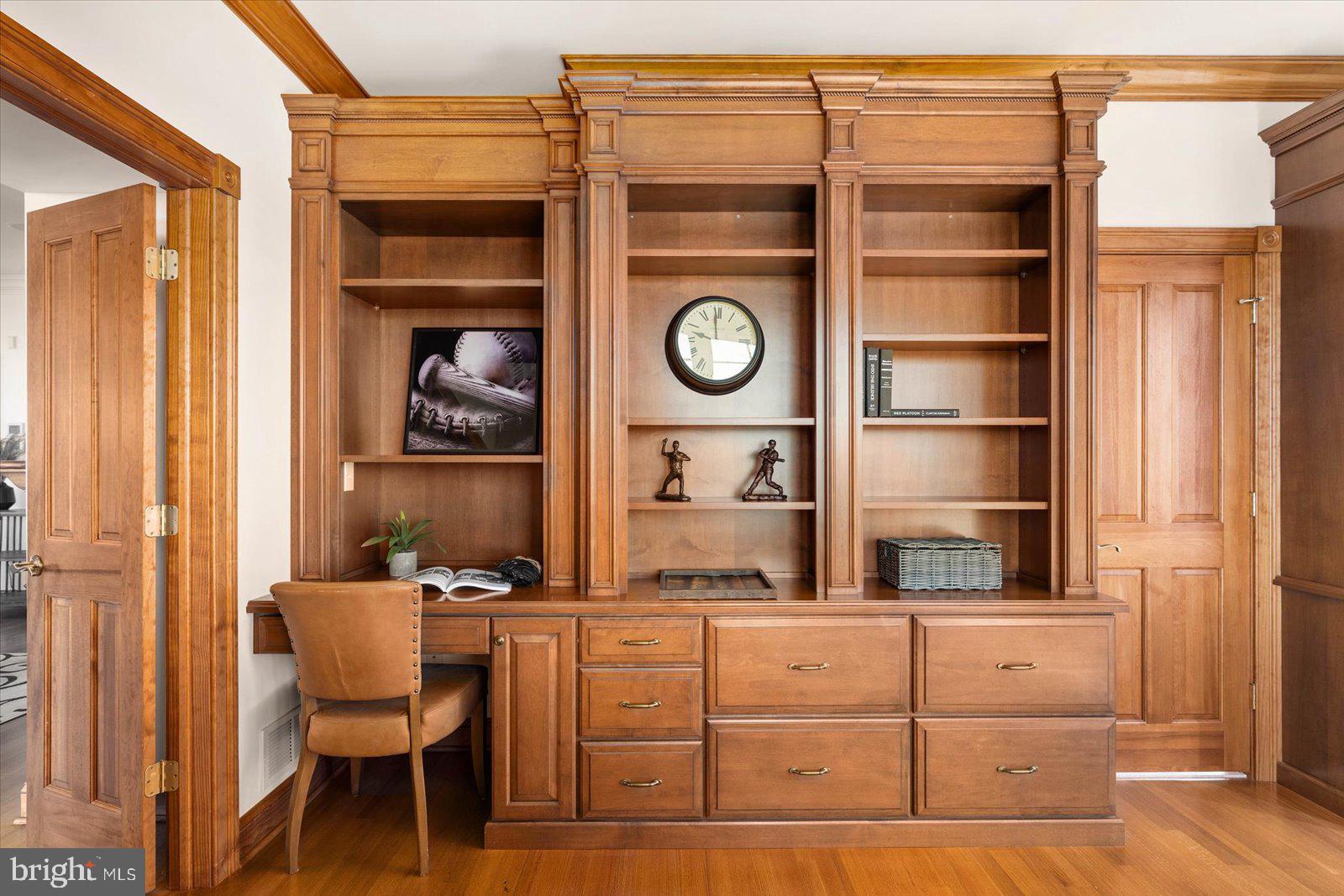 BAY COLONY - Residential