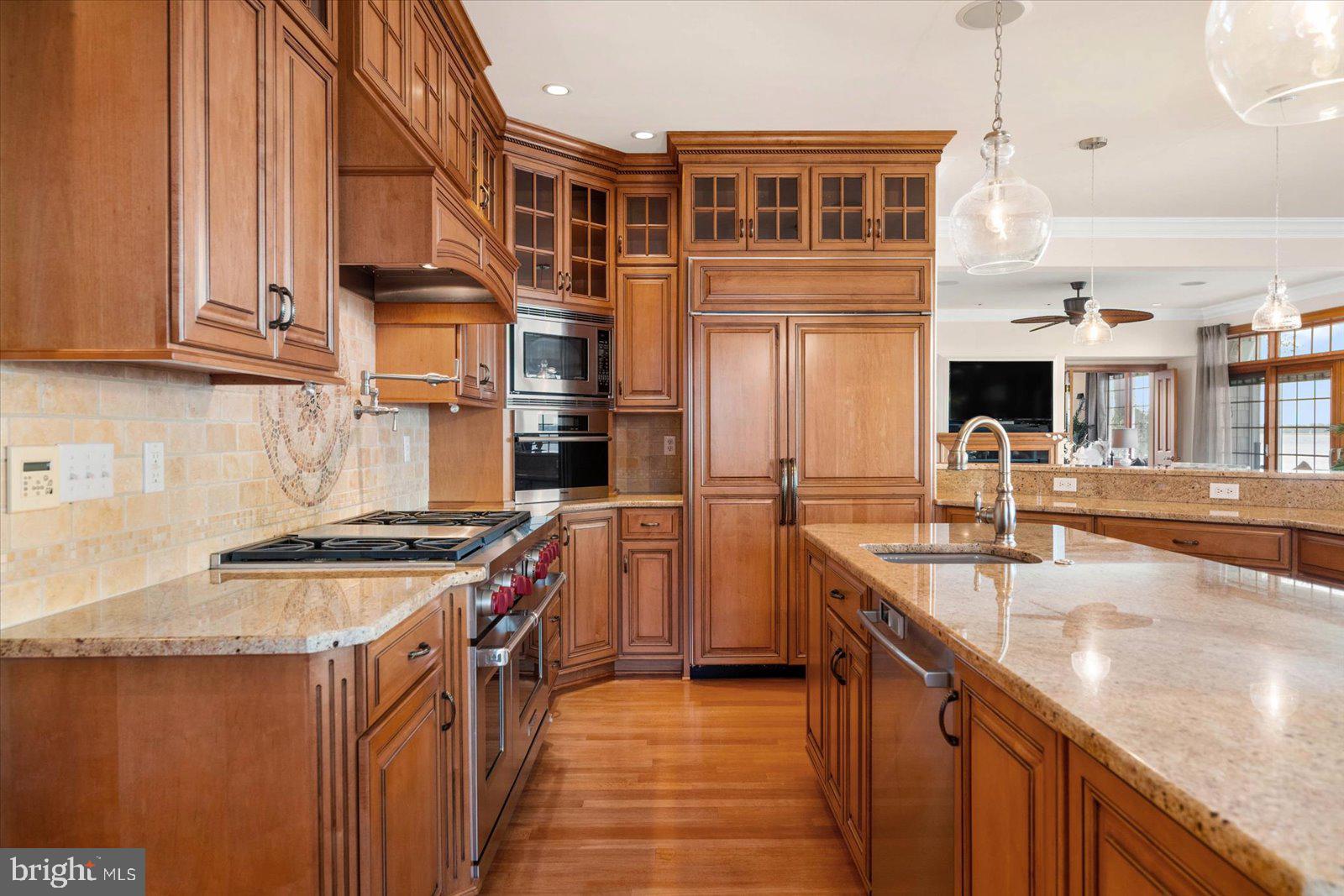 BAY COLONY - Residential