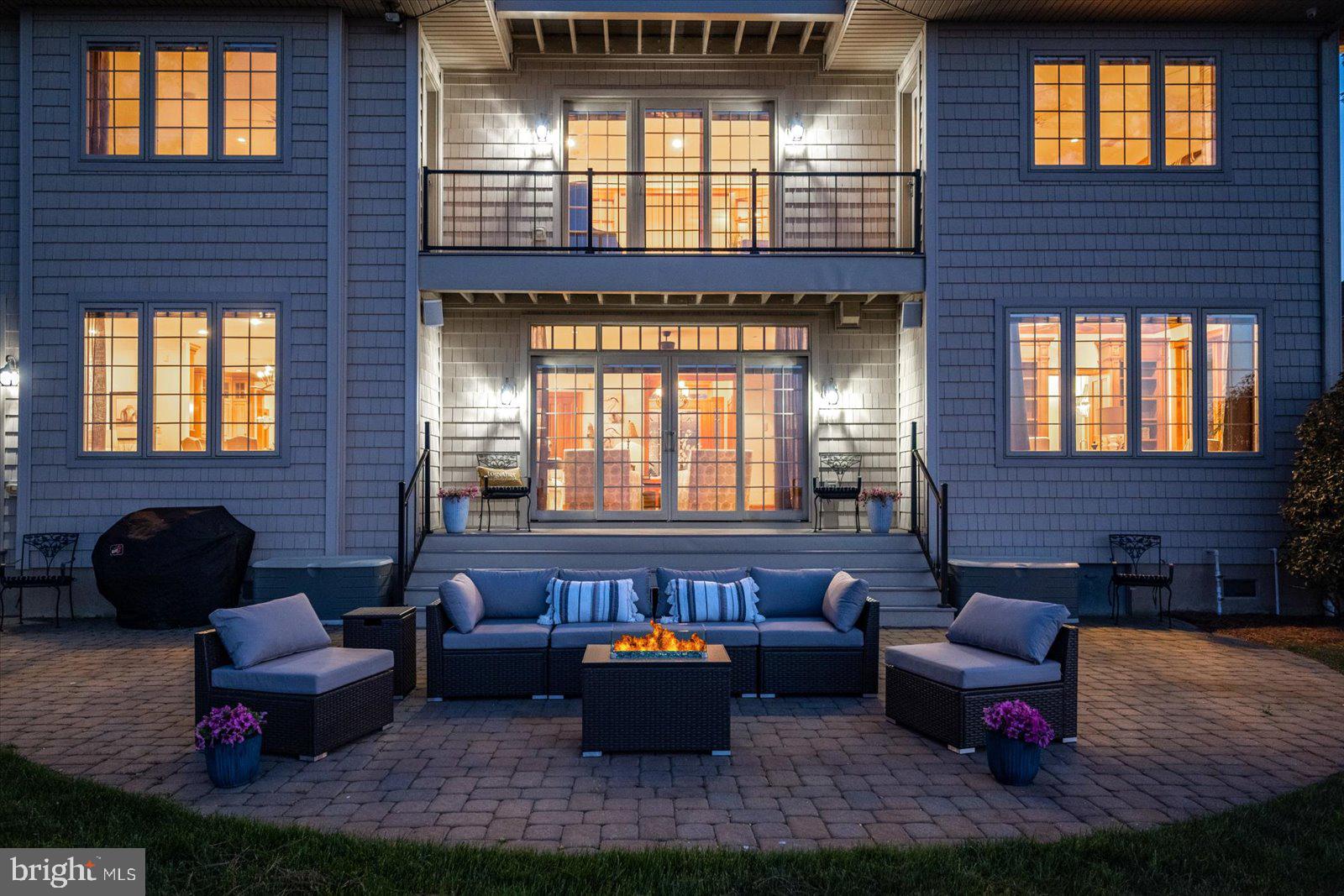 BAY COLONY - Residential