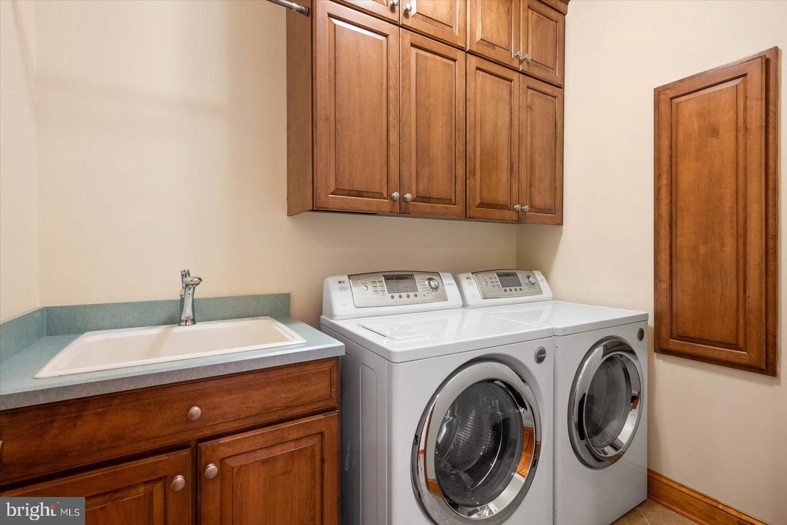 BAY COLONY - Residential