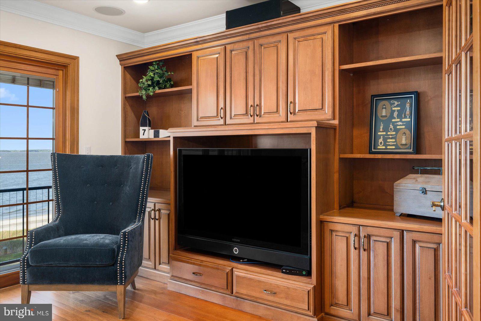 BAY COLONY - Residential