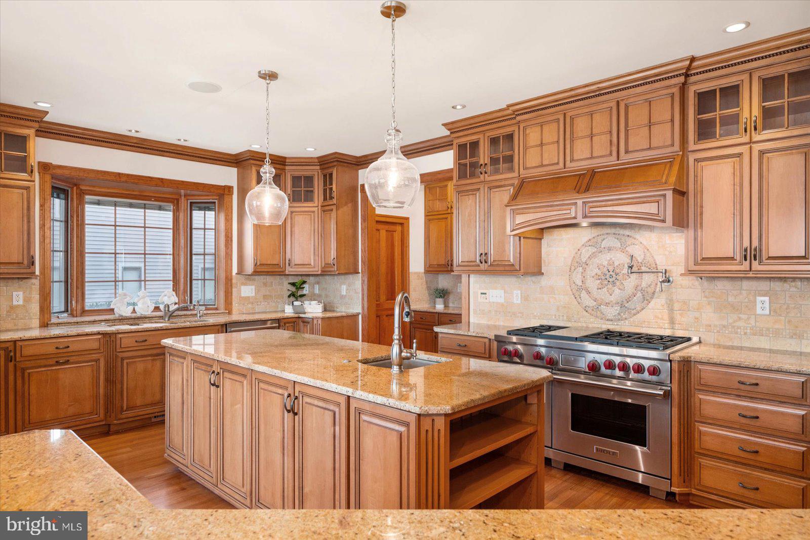 BAY COLONY - Residential