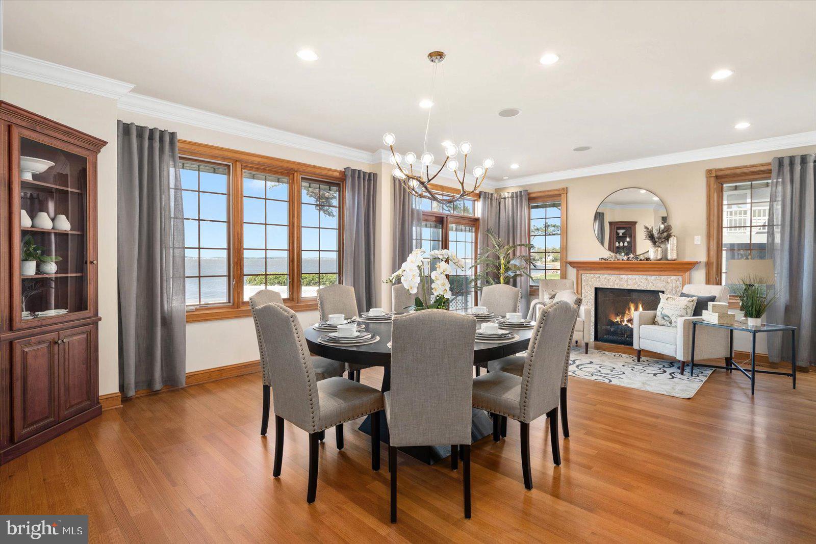 BAY COLONY - Residential