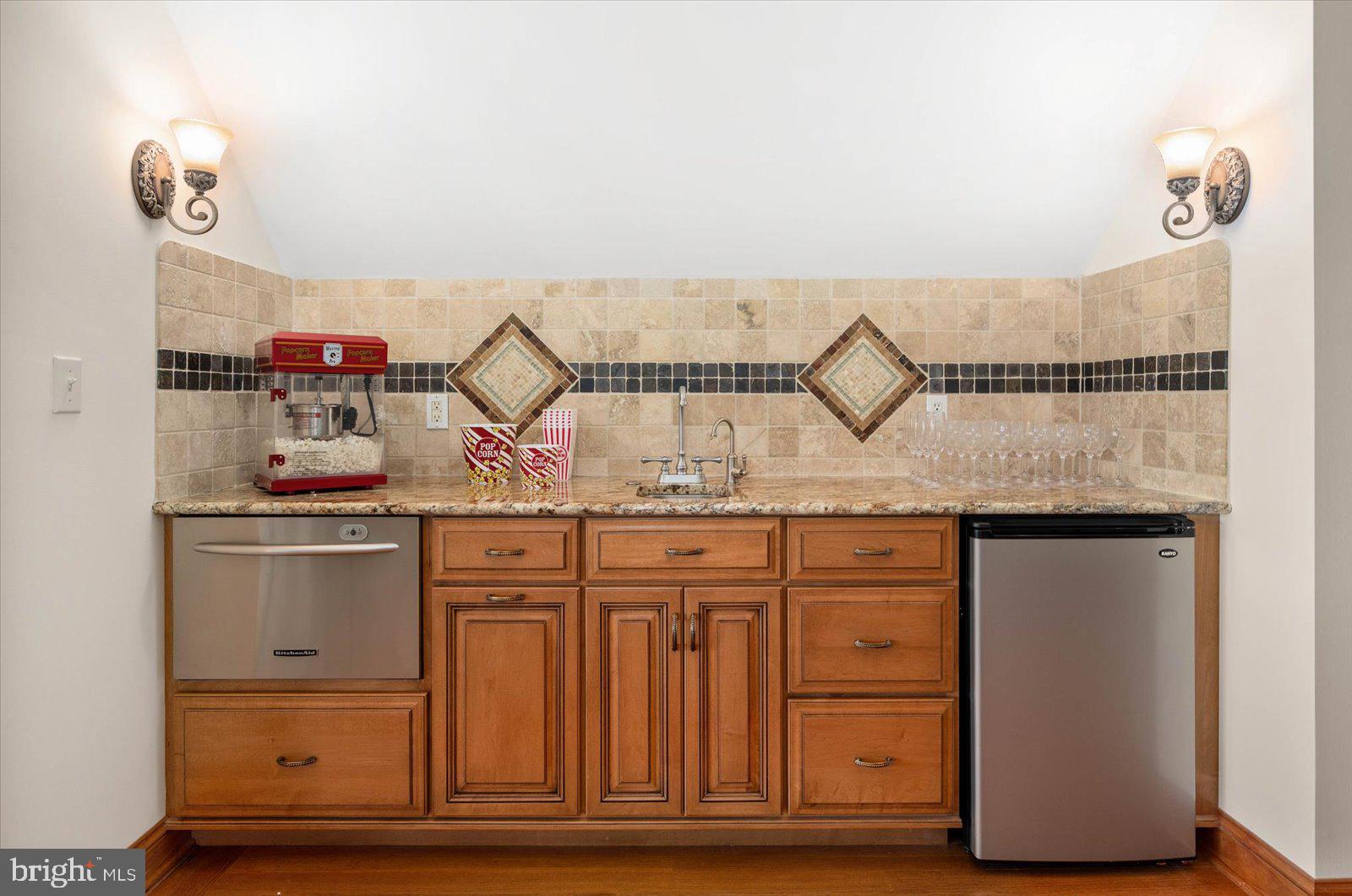 BAY COLONY - Residential