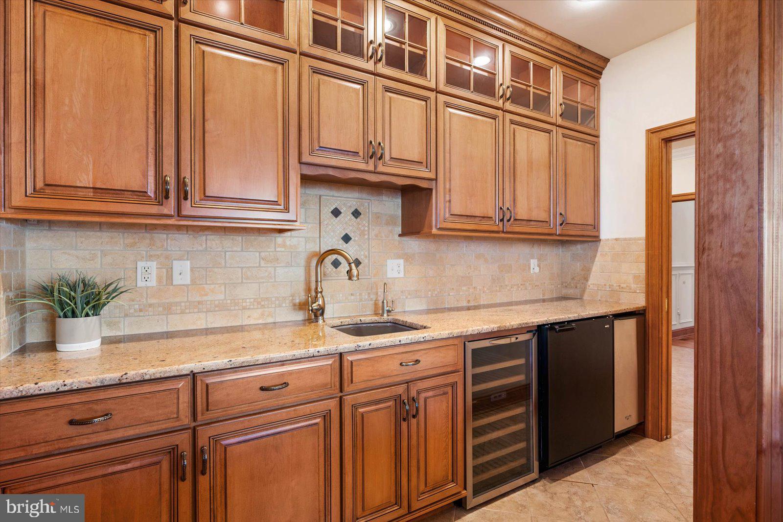 BAY COLONY - Residential