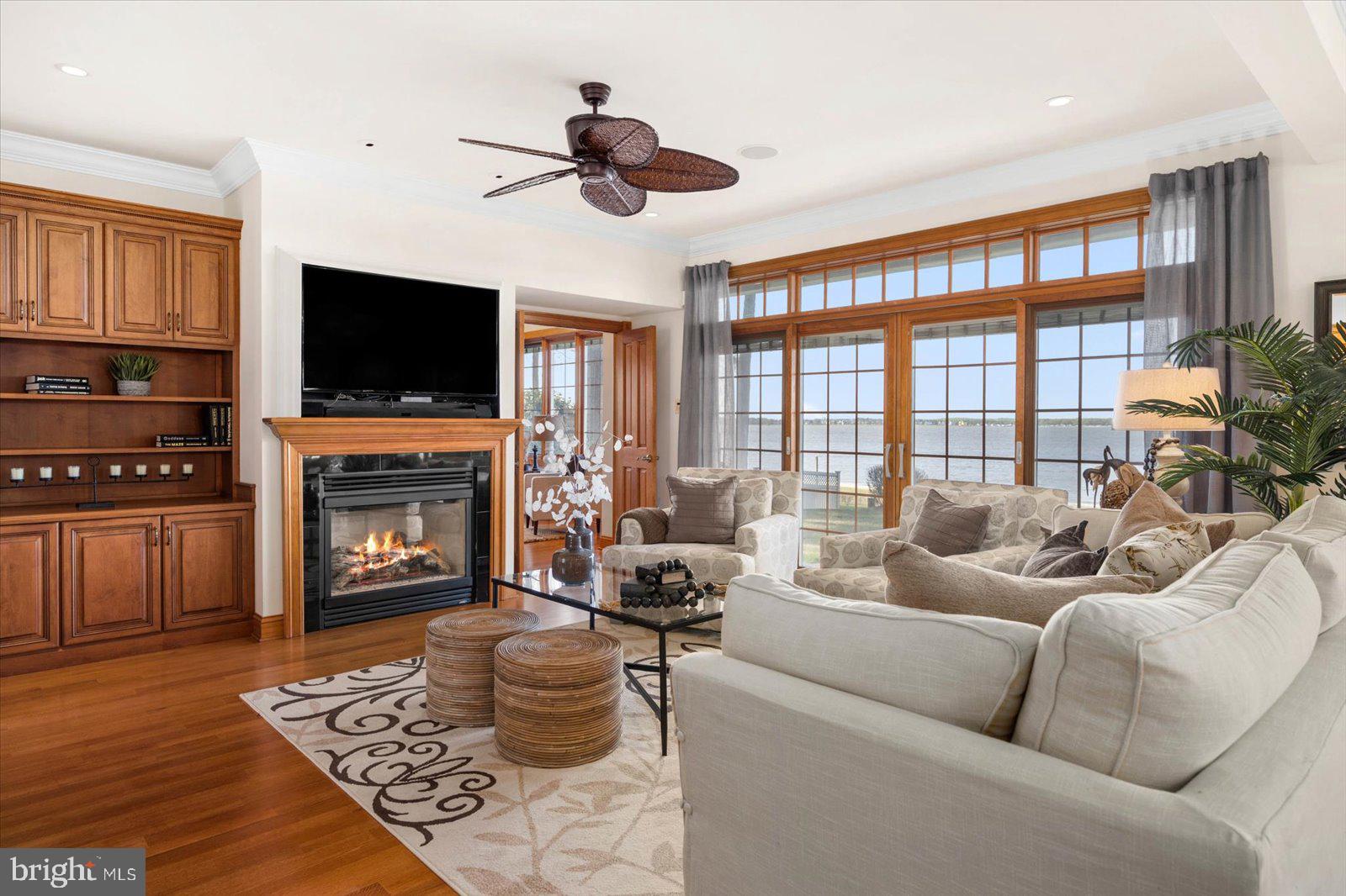 BAY COLONY - Residential