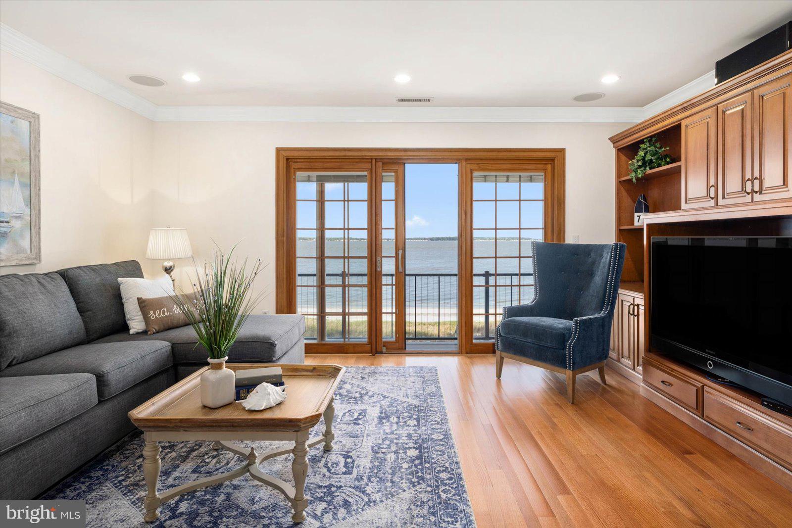 BAY COLONY - Residential