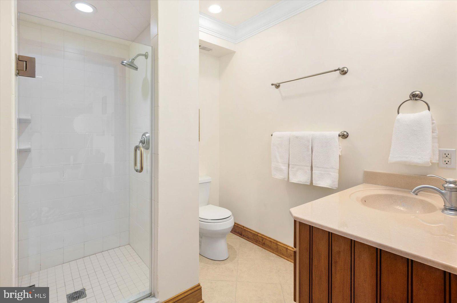 BAY COLONY - Residential