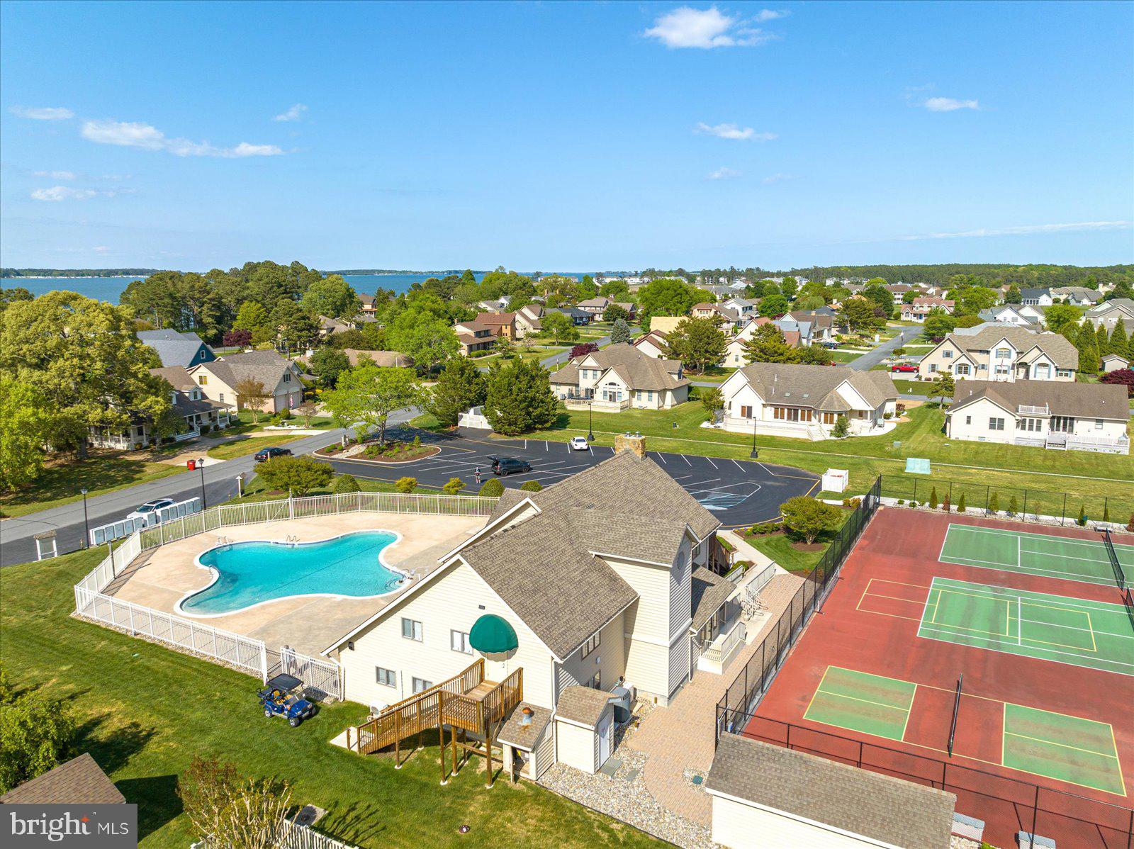 BAY COLONY - Residential