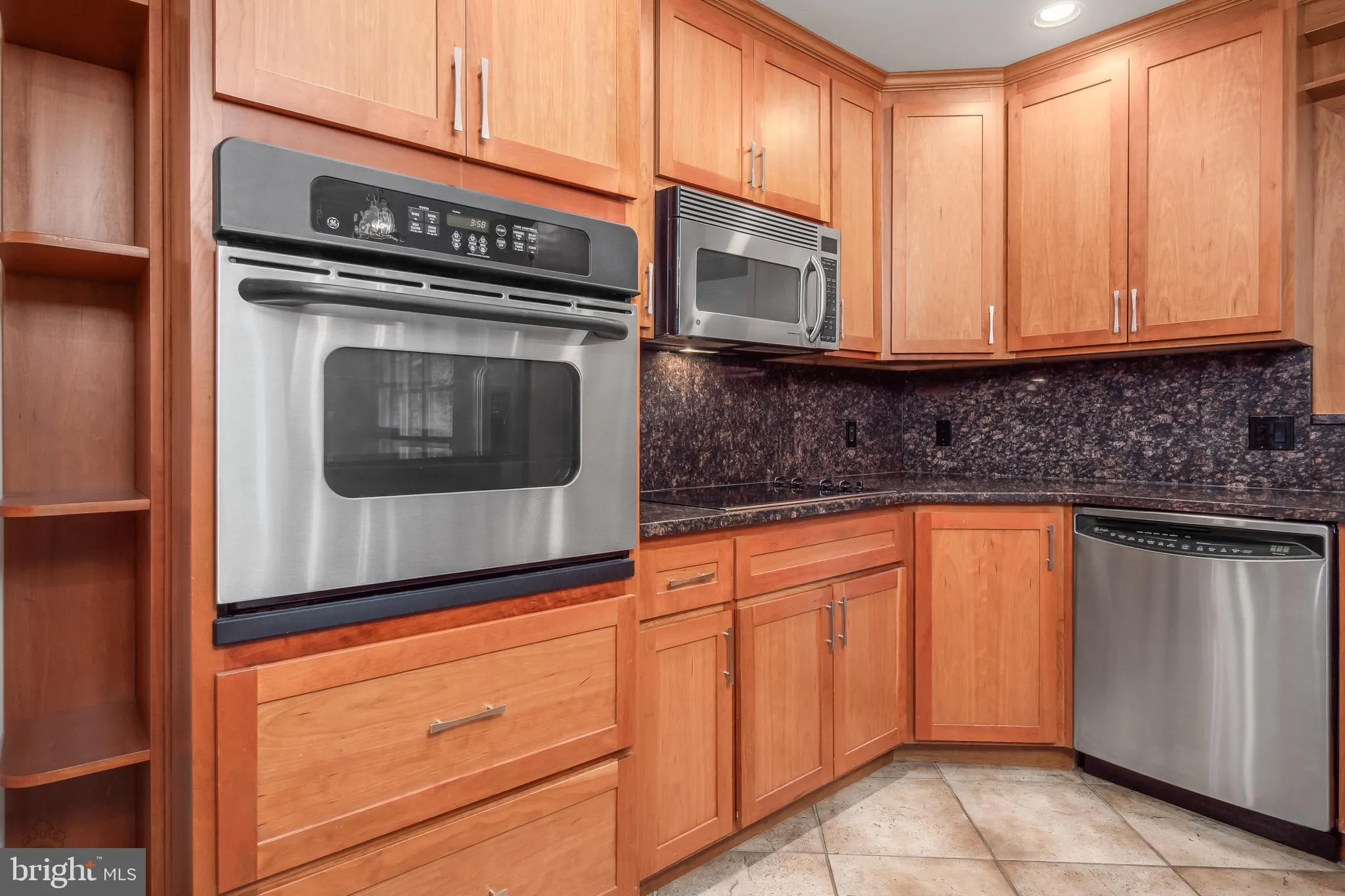 Allentown, Pennsylvania 18103, United States, 4 Bedrooms Bedrooms, ,3 BathroomsBathrooms,Residential,Pending,155295