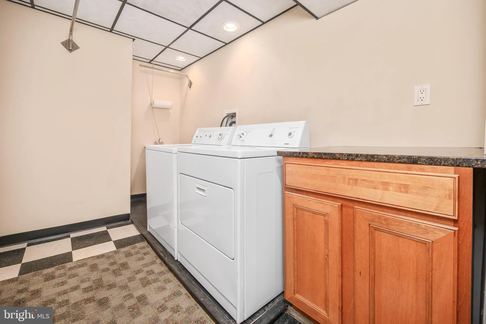 Allentown, Pennsylvania 18103, United States, 4 Bedrooms Bedrooms, ,3 BathroomsBathrooms,Residential,Pending,155295