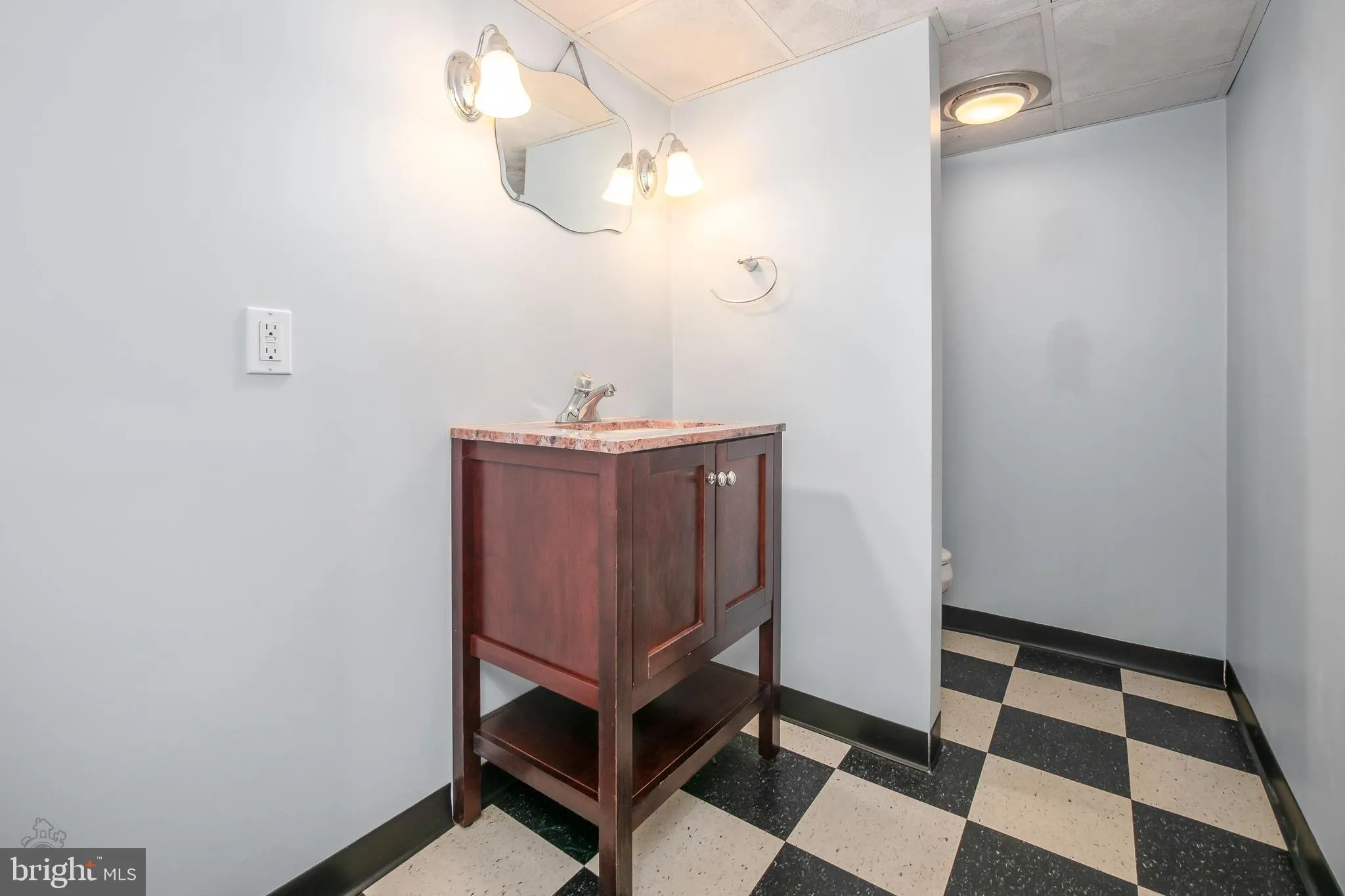 Allentown, Pennsylvania 18103, United States, 4 Bedrooms Bedrooms, ,3 BathroomsBathrooms,Residential,Pending,155295