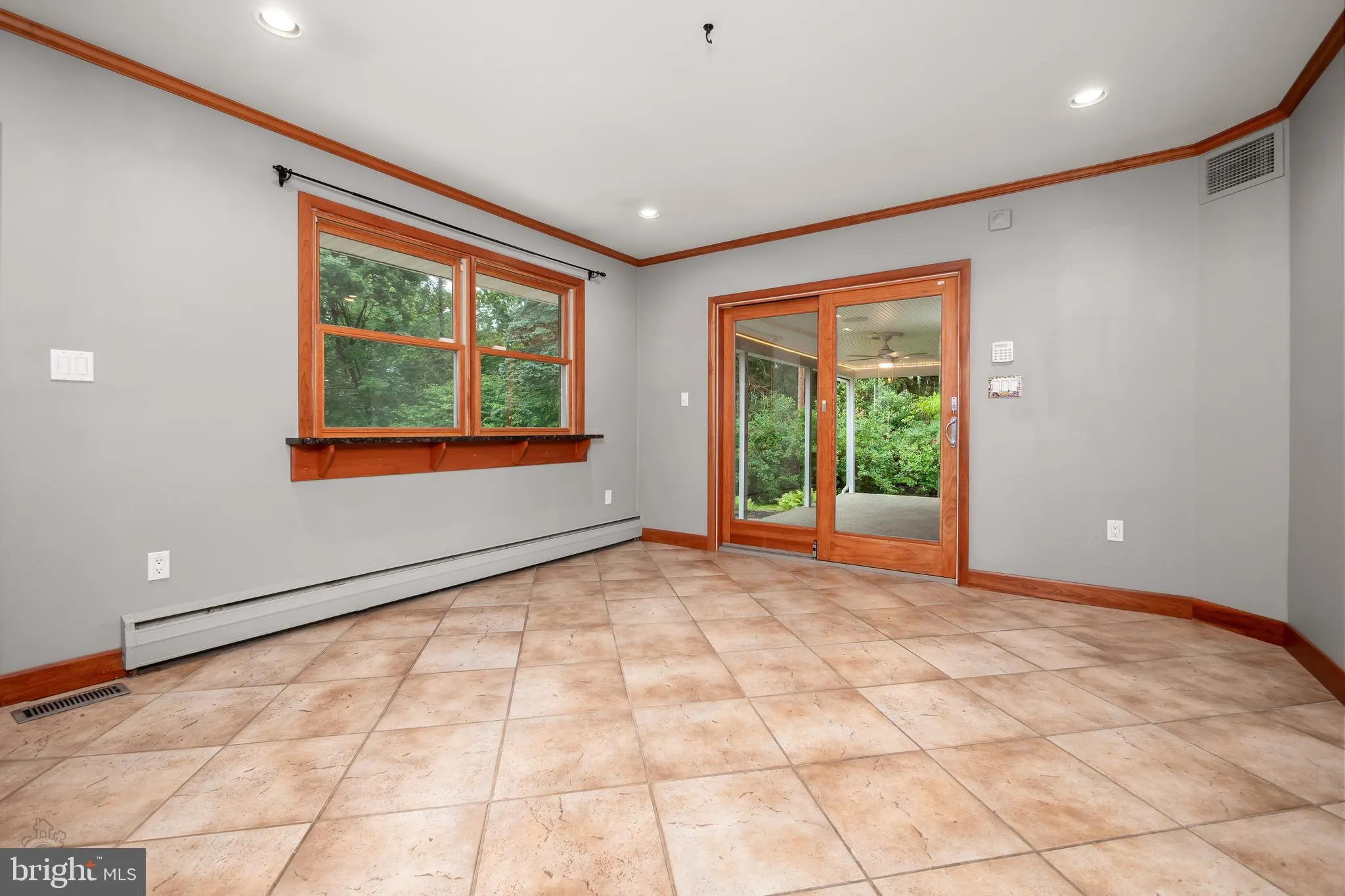 Allentown, Pennsylvania 18103, United States, 4 Bedrooms Bedrooms, ,3 BathroomsBathrooms,Residential,Pending,155295