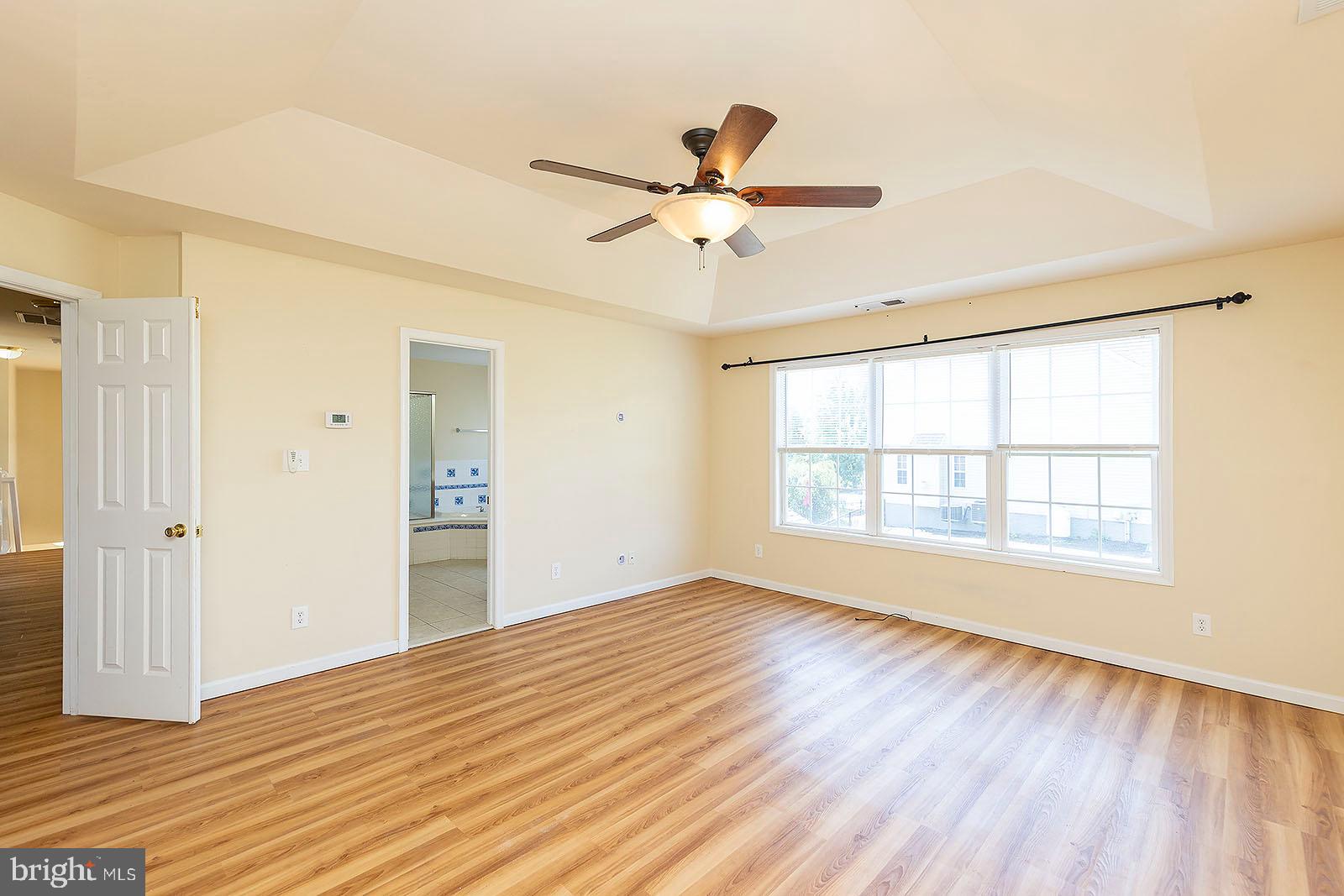 APPLE KNOLLS - Residential Lease