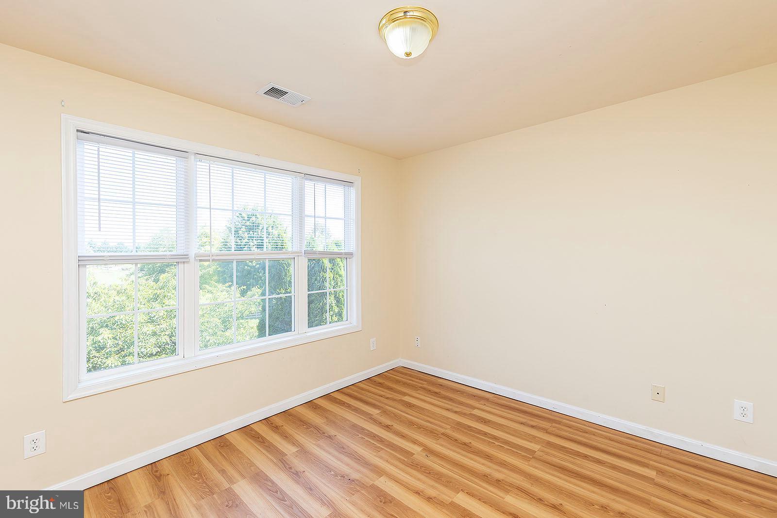 APPLE KNOLLS - Residential Lease