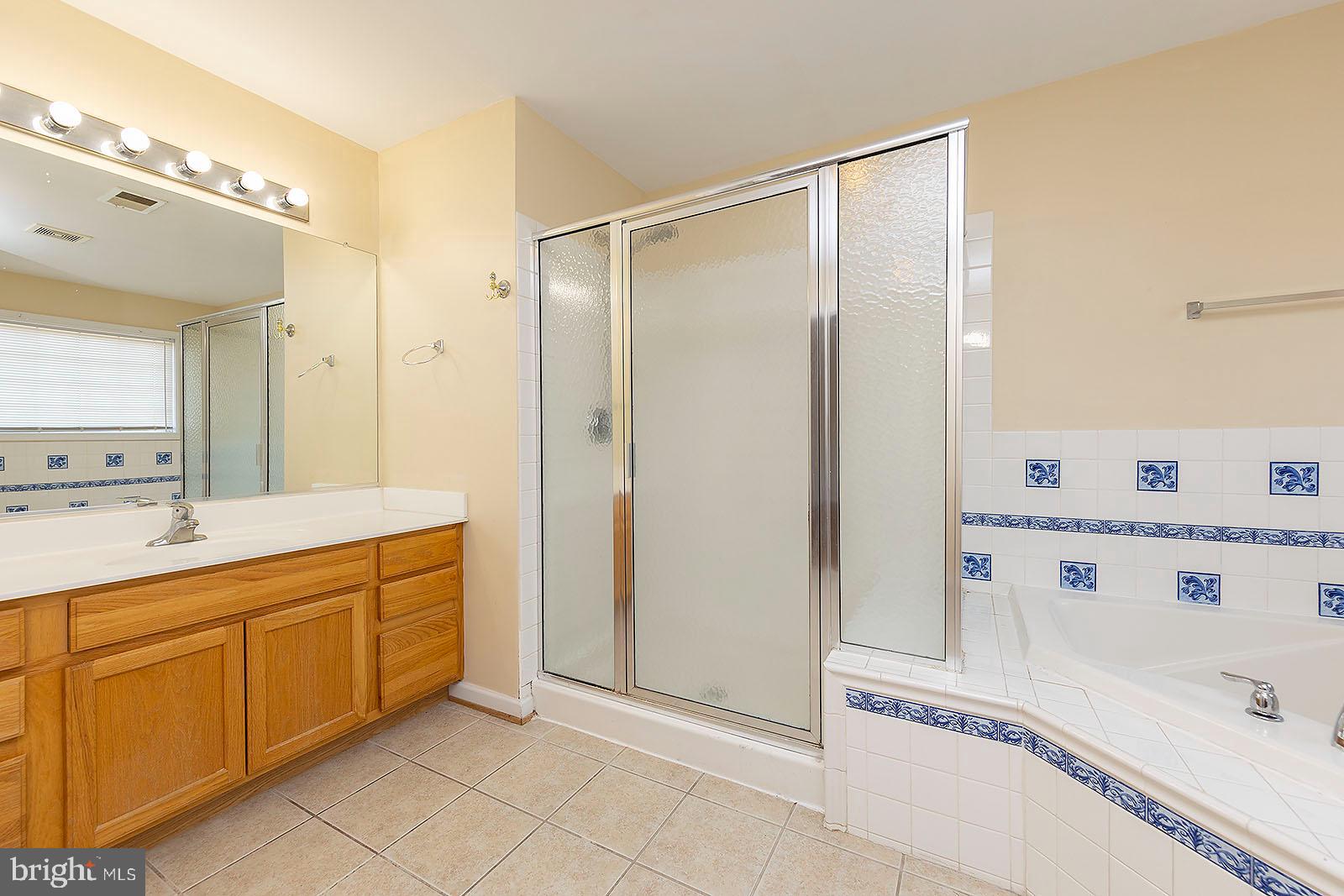 APPLE KNOLLS - Residential Lease