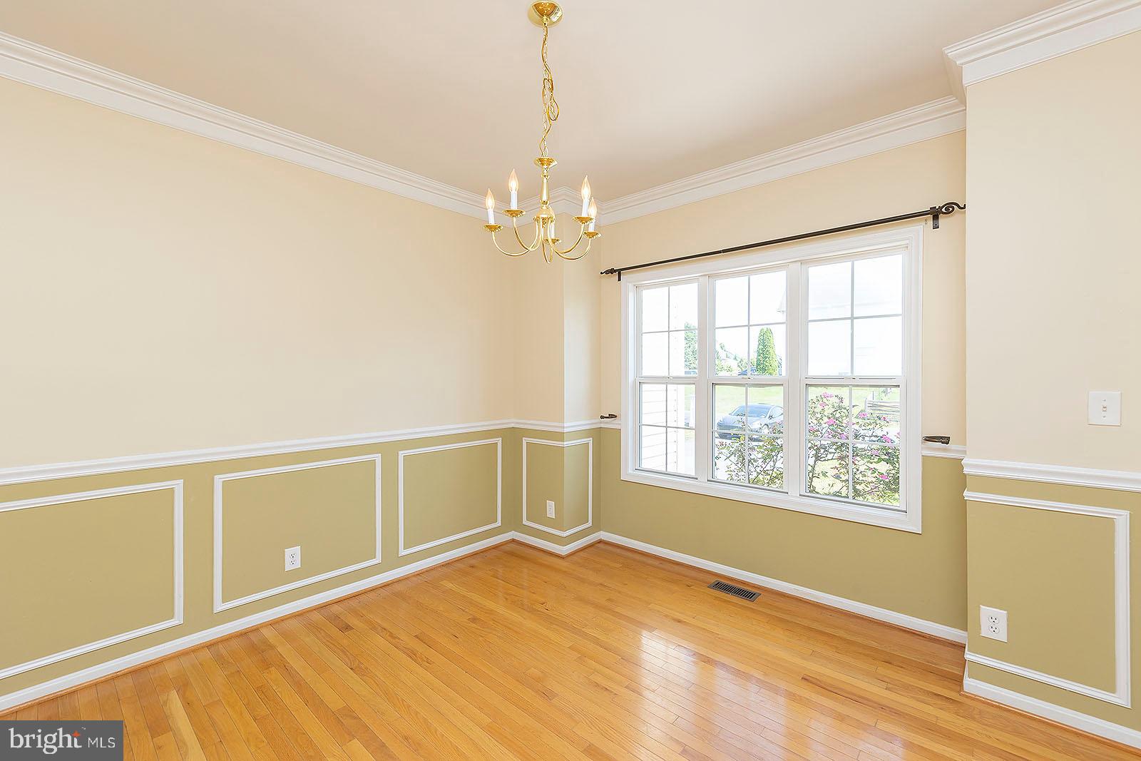 APPLE KNOLLS - Residential Lease