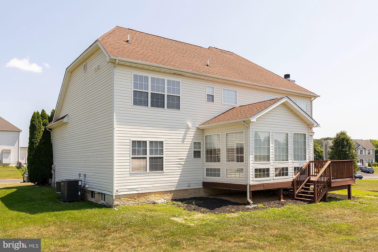 APPLE KNOLLS - Residential Lease