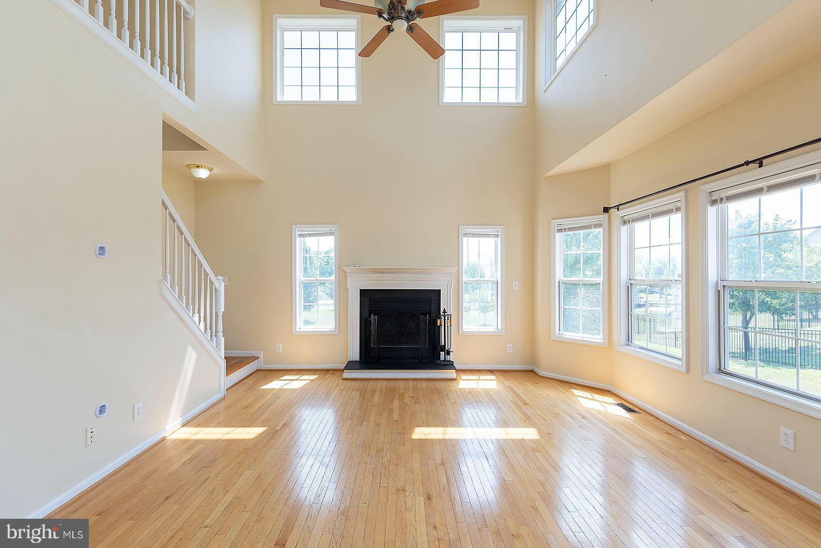 APPLE KNOLLS - Residential Lease