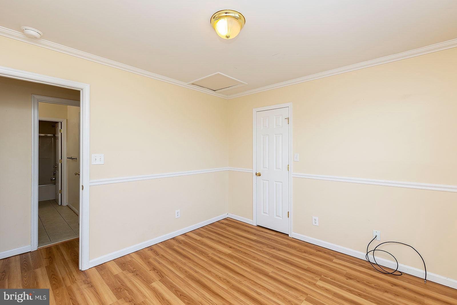 APPLE KNOLLS - Residential Lease