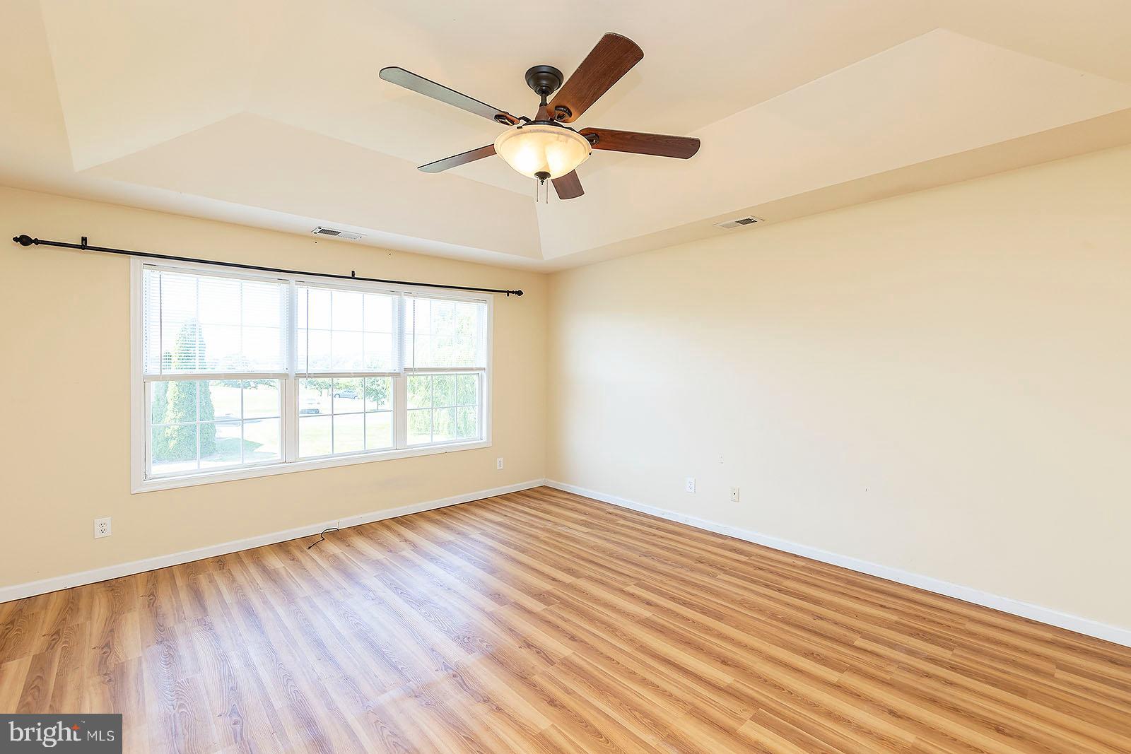 APPLE KNOLLS - Residential Lease