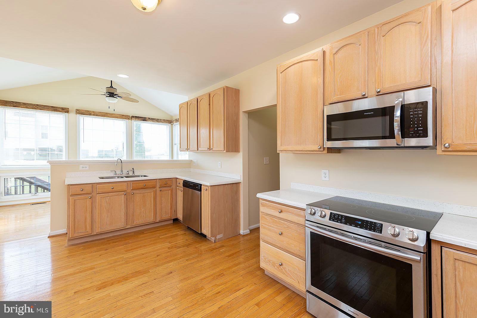 APPLE KNOLLS - Residential Lease