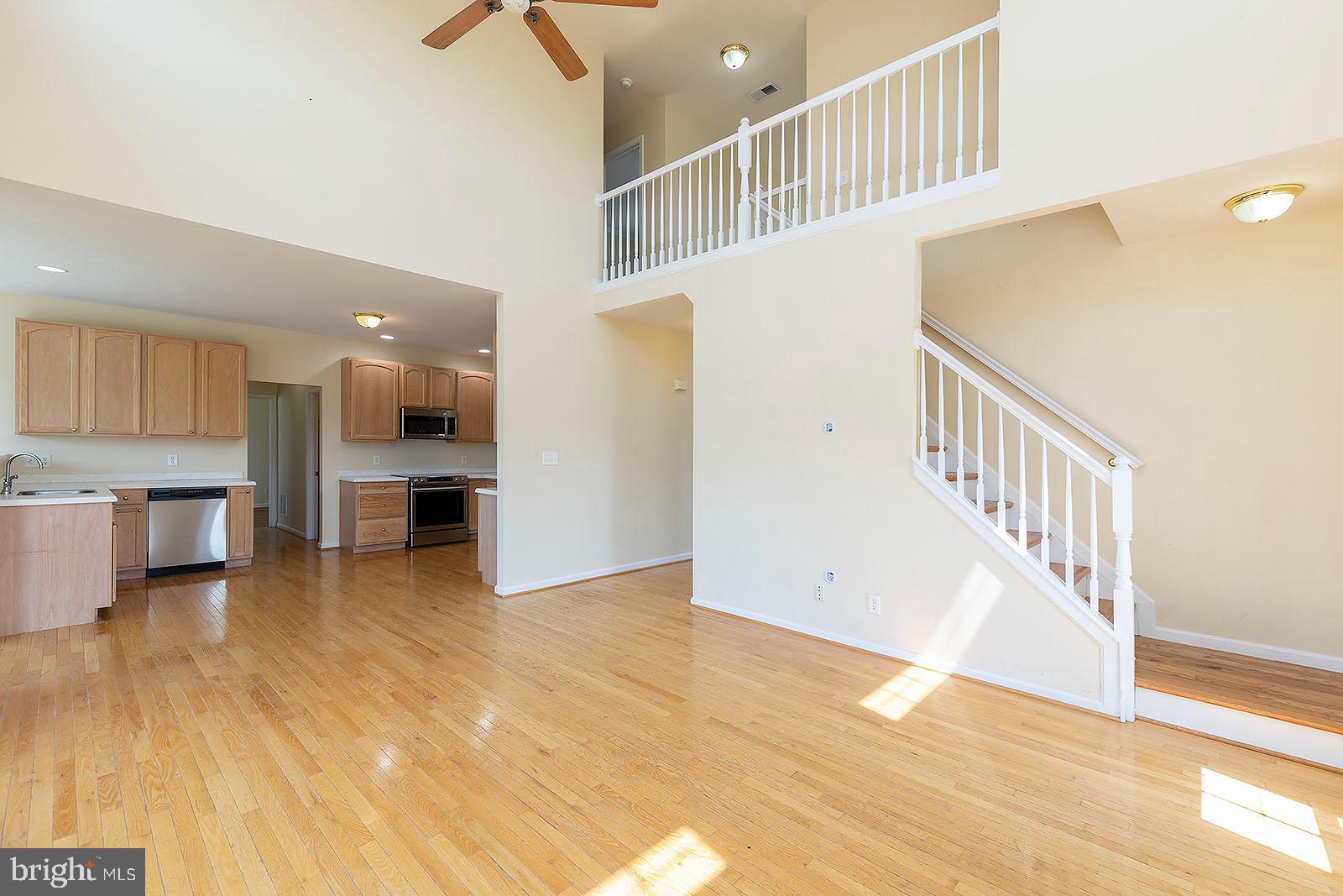 APPLE KNOLLS - Residential Lease