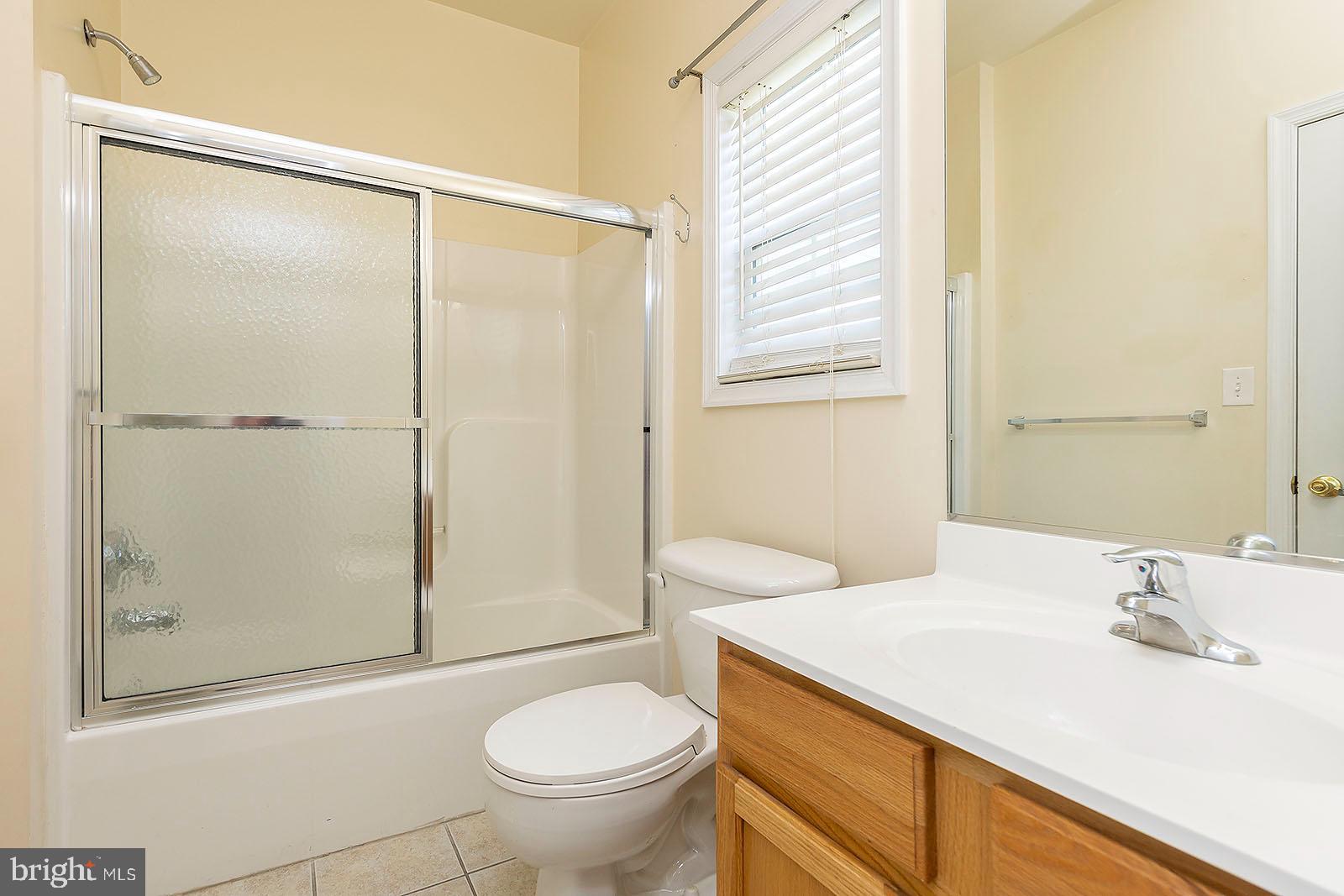 APPLE KNOLLS - Residential Lease