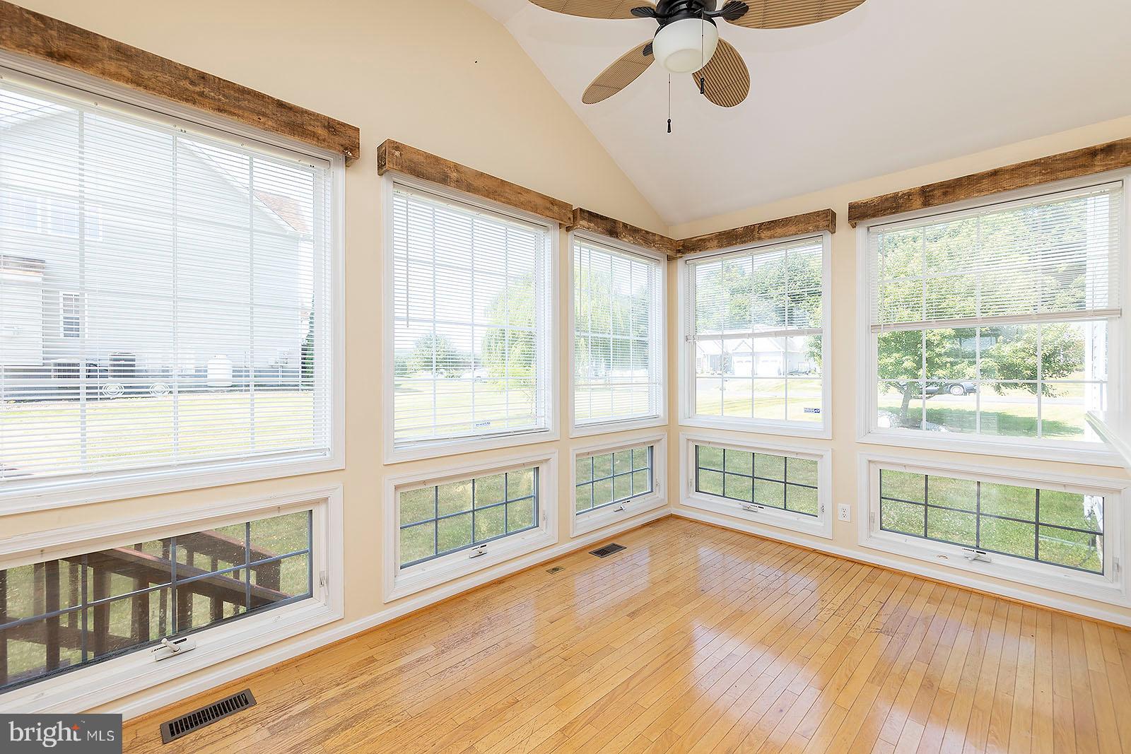 APPLE KNOLLS - Residential Lease