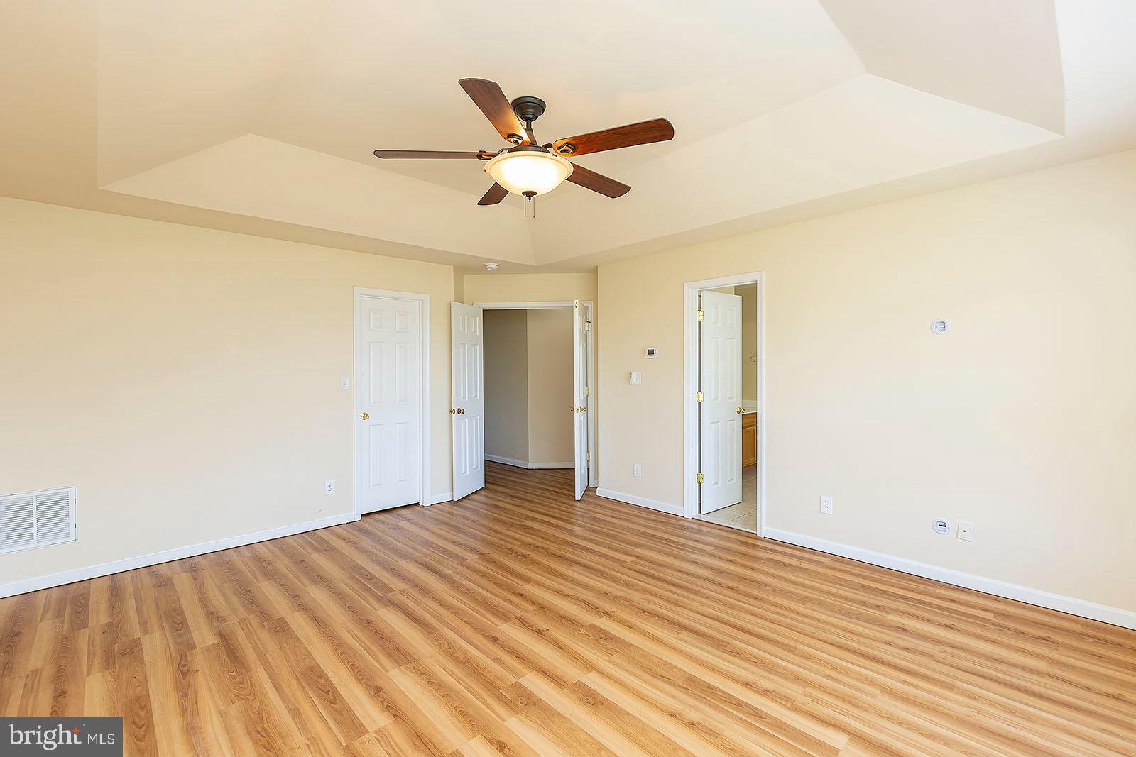 APPLE KNOLLS - Residential Lease