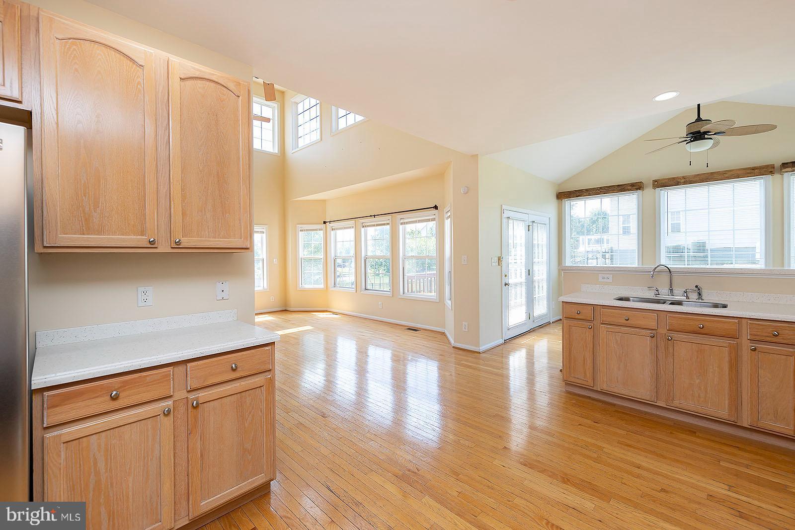 APPLE KNOLLS - Residential Lease