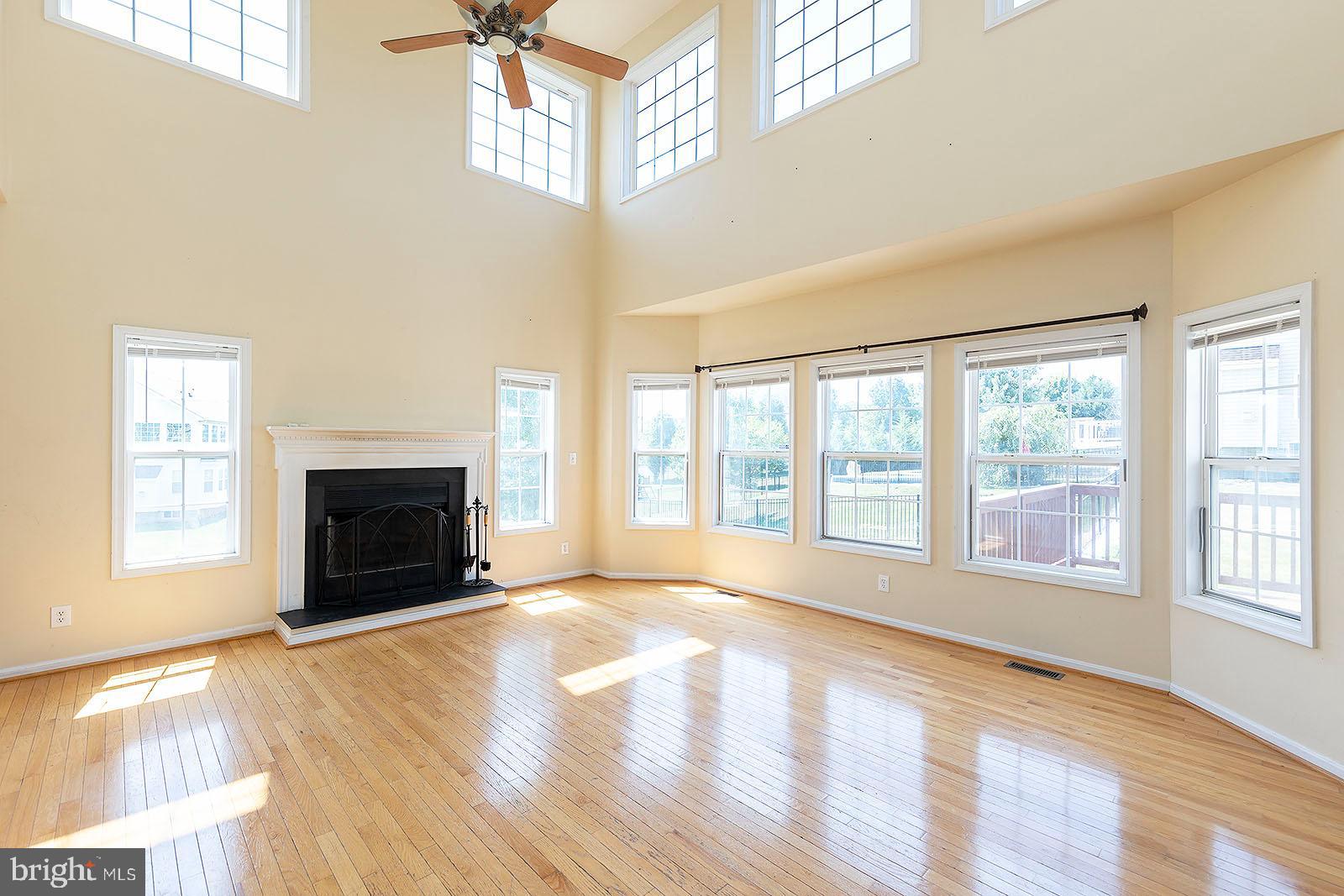 APPLE KNOLLS - Residential Lease