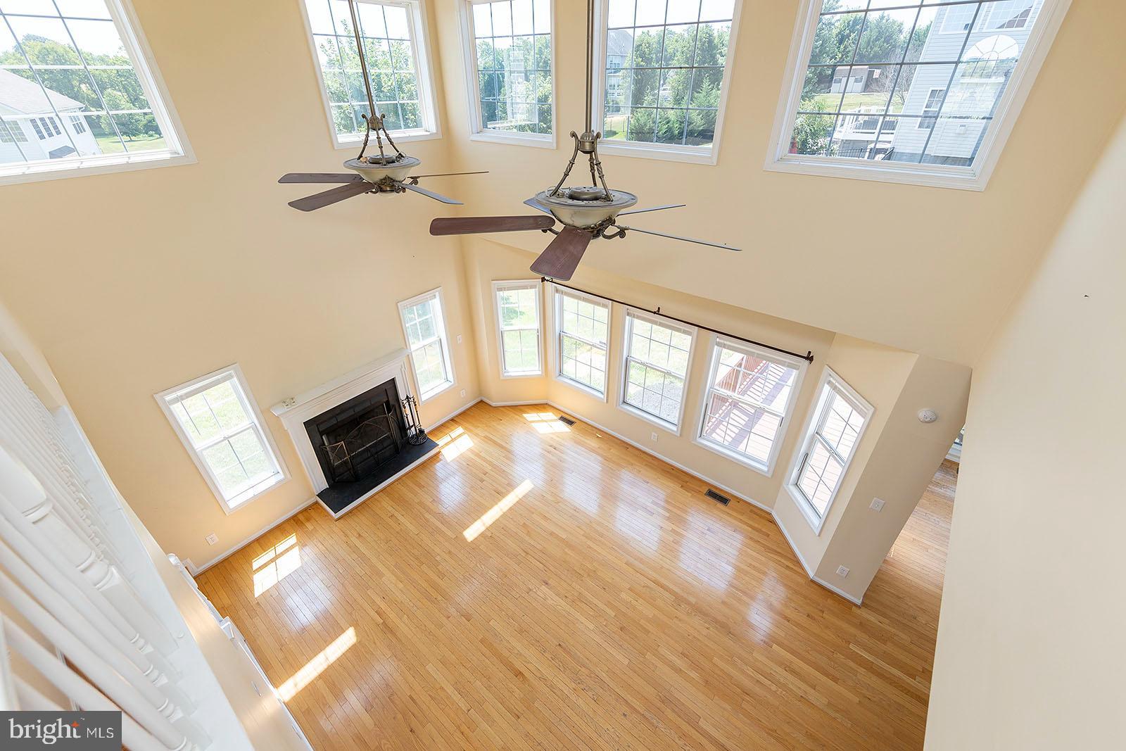 APPLE KNOLLS - Residential Lease