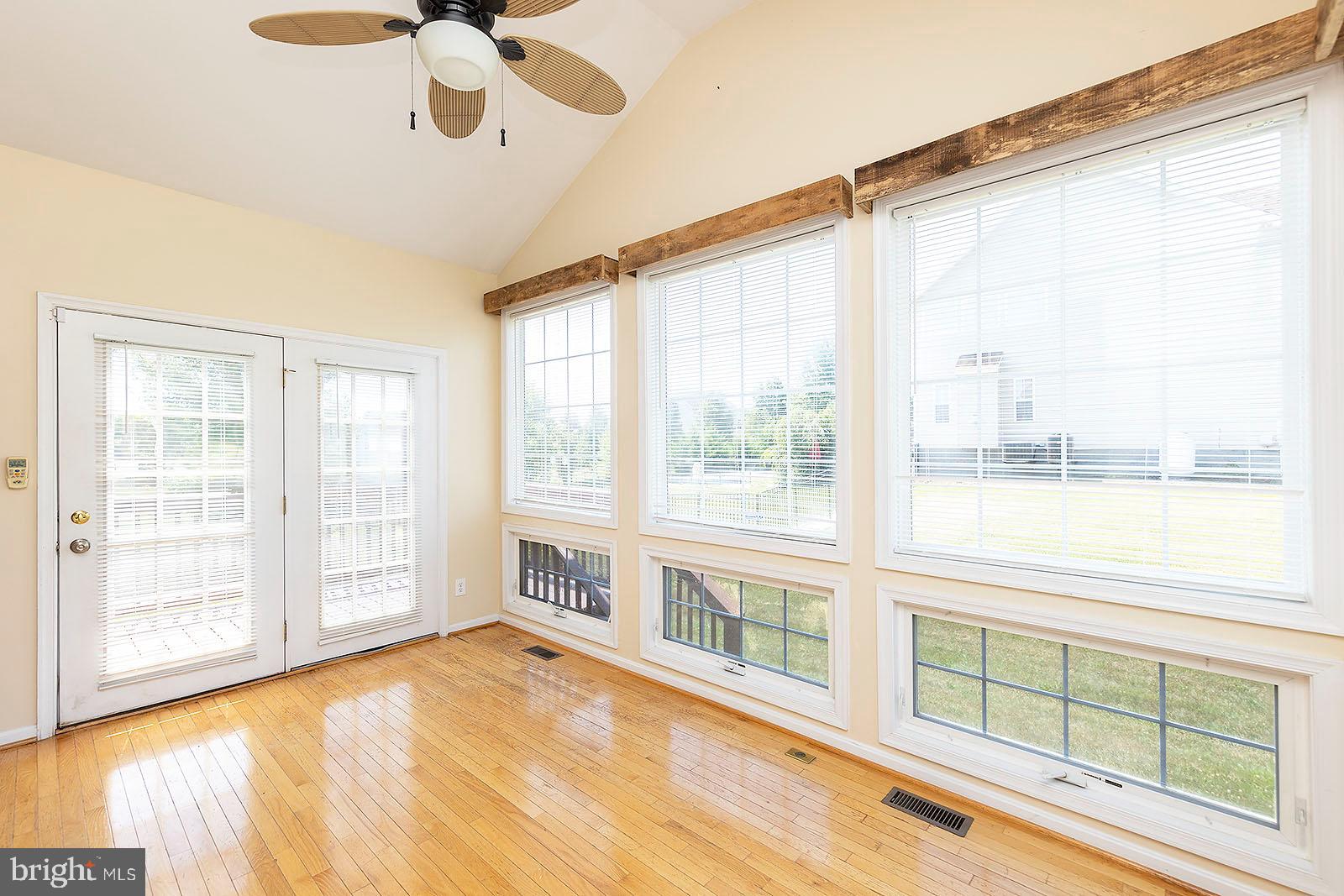 APPLE KNOLLS - Residential Lease