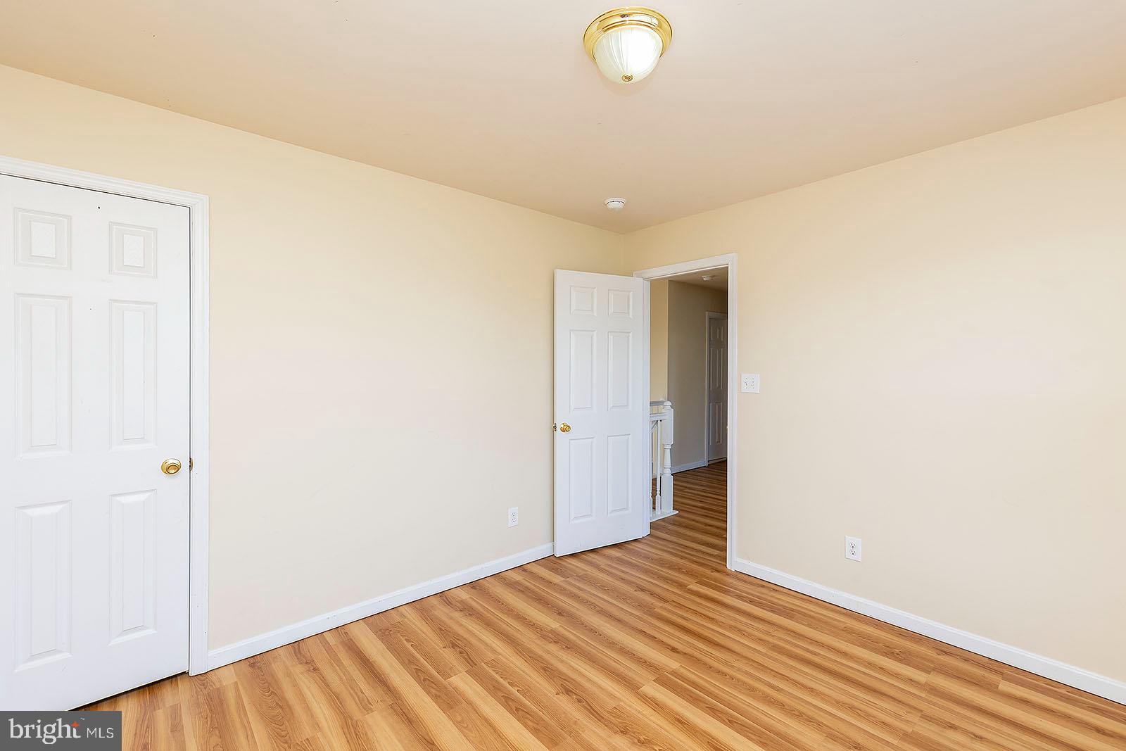 APPLE KNOLLS - Residential Lease