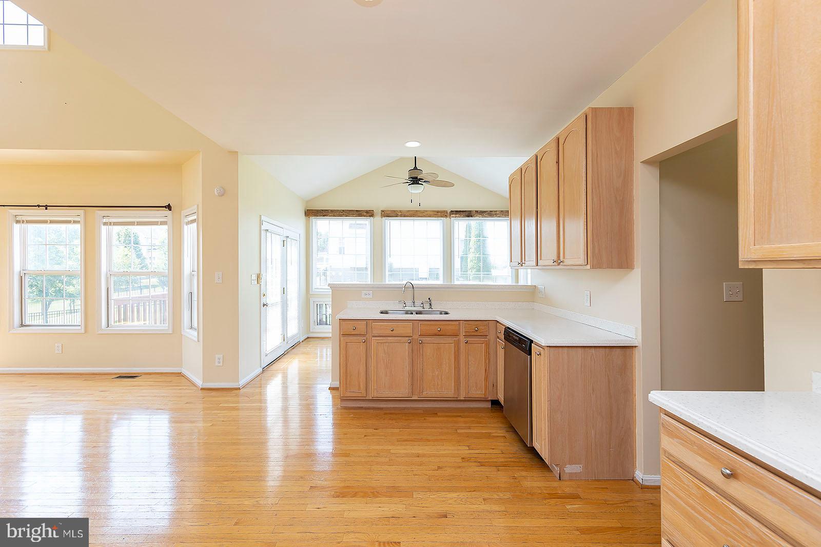 APPLE KNOLLS - Residential Lease