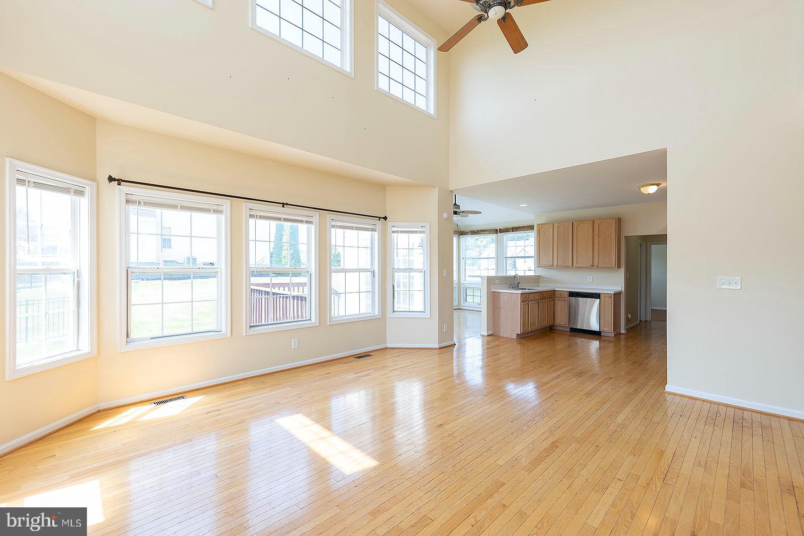 APPLE KNOLLS - Residential Lease